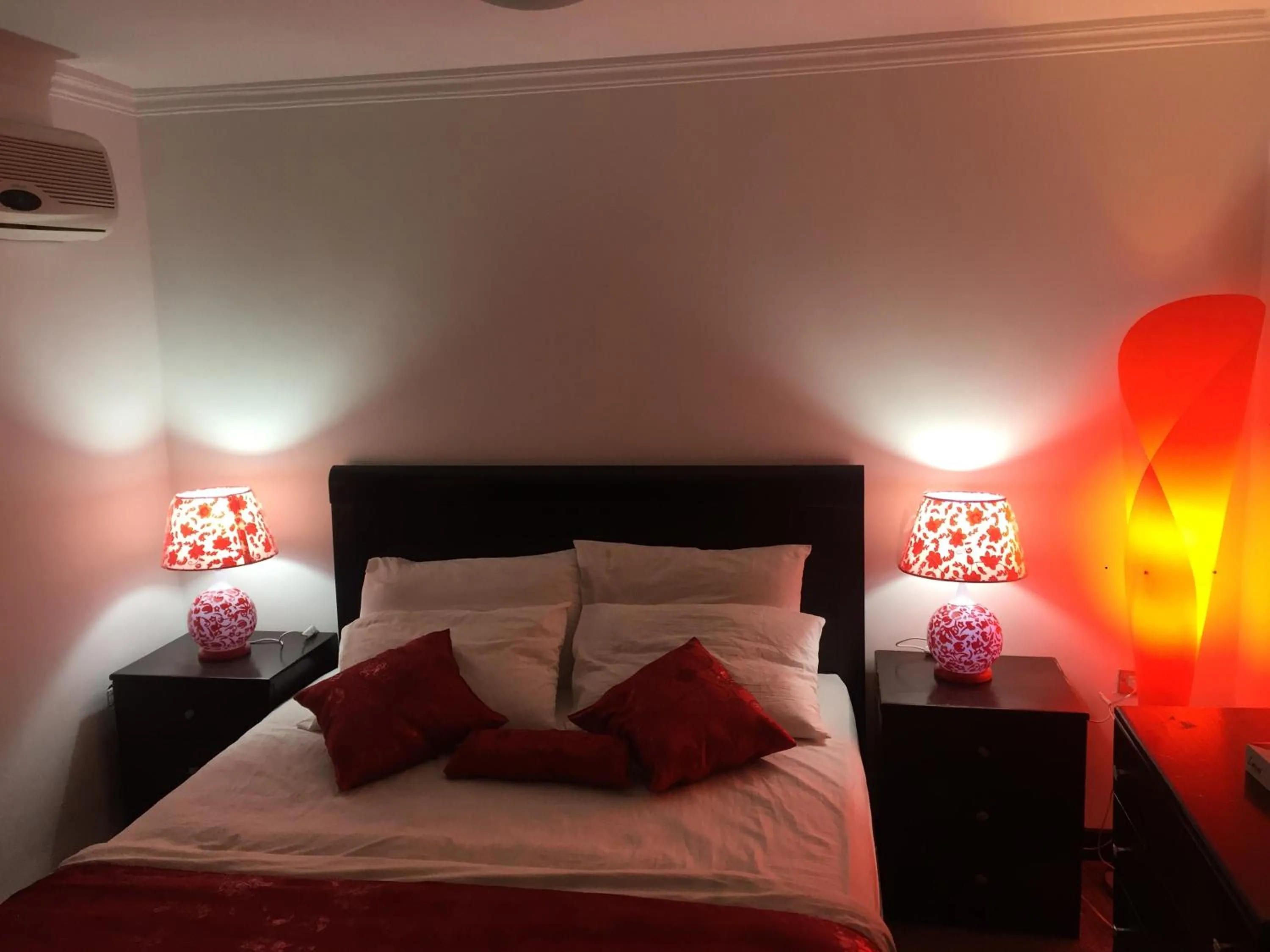 Decorative detail, Bed in Masaya Al Deyar Apartments