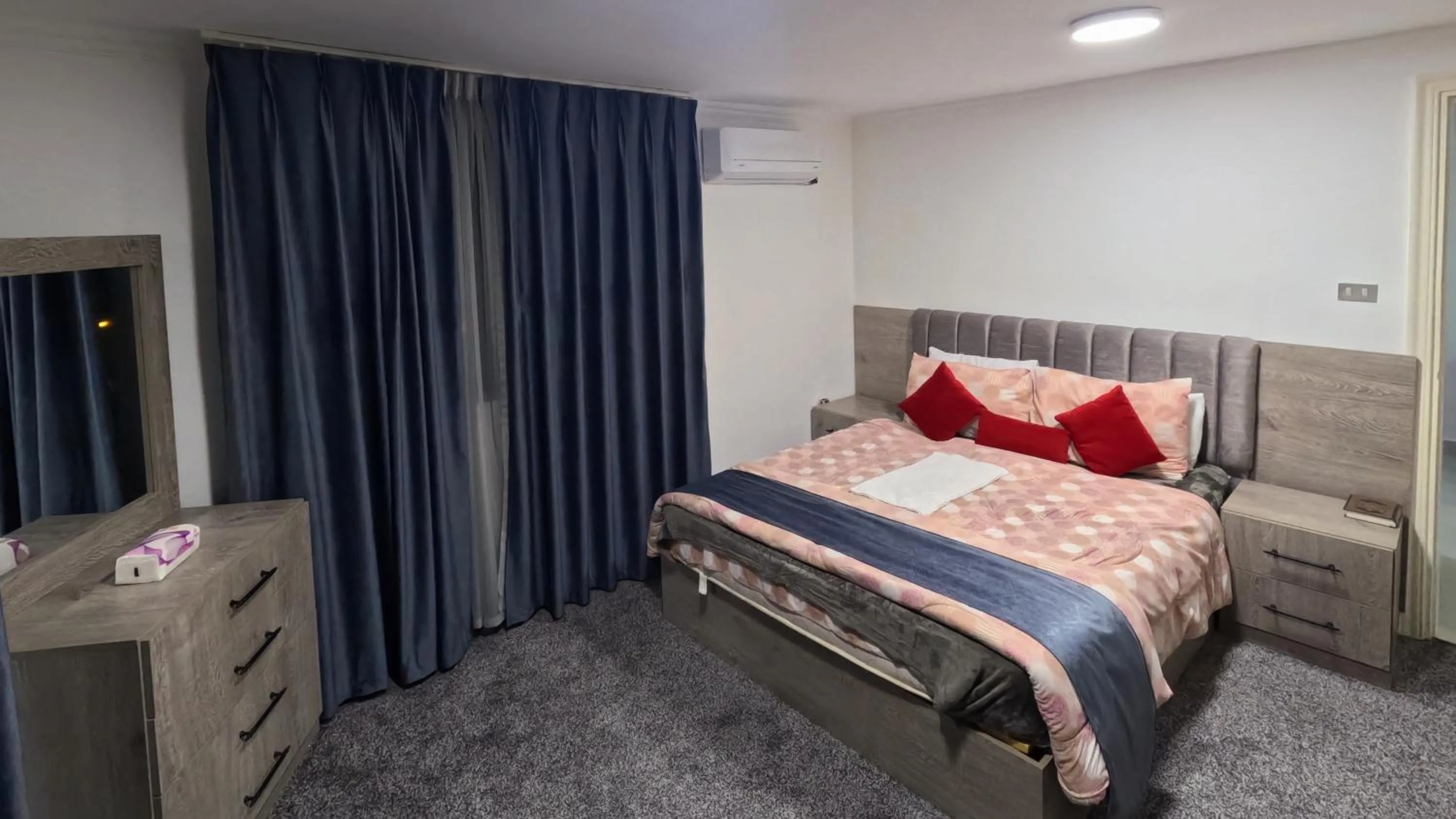 Bed in Masaya Al Deyar Apartments