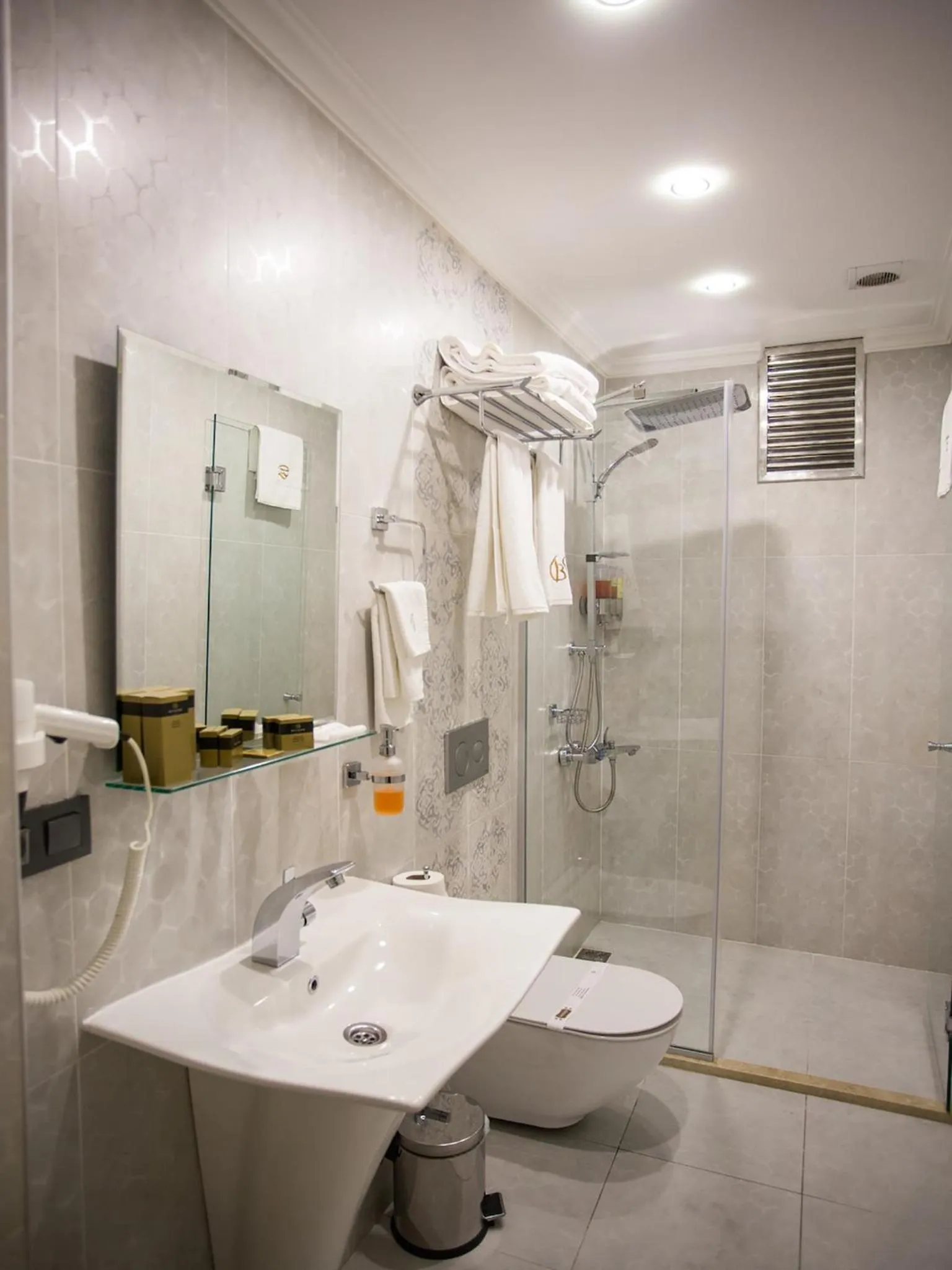 Shower in Bonne Sante Hotel