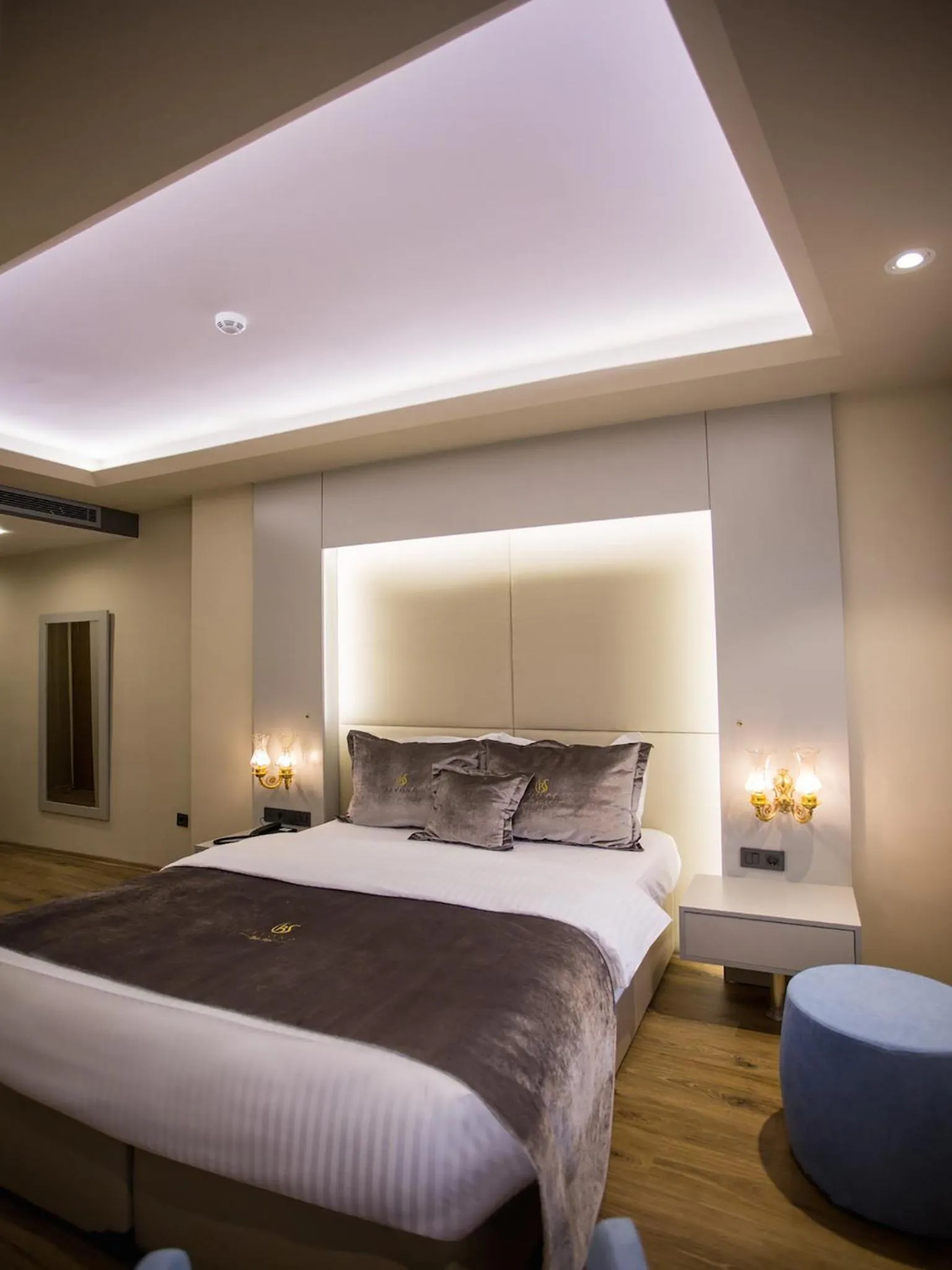 TV and multimedia, Bed in Bonne Sante Hotel