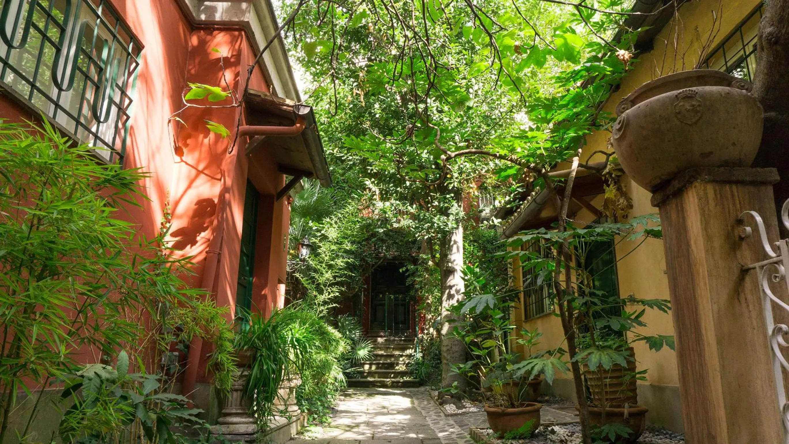 Facade/entrance in Margutta's Garden