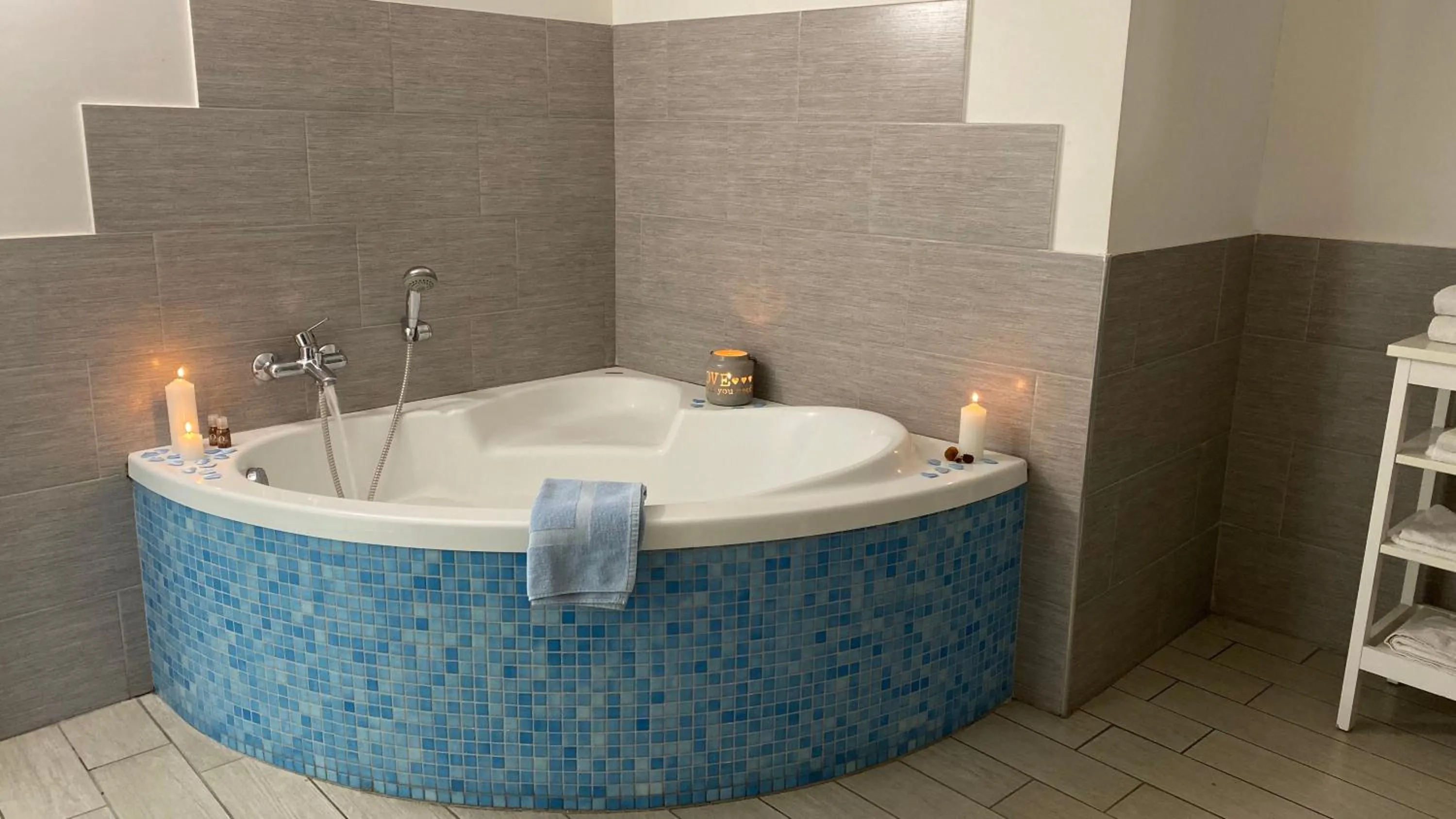 Bathroom in SweetHomeToledo