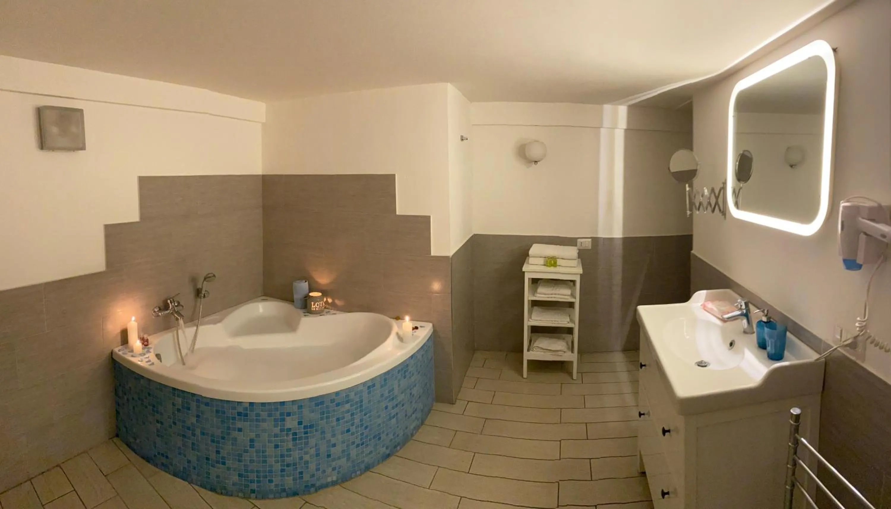 Bathroom in SweetHomeToledo