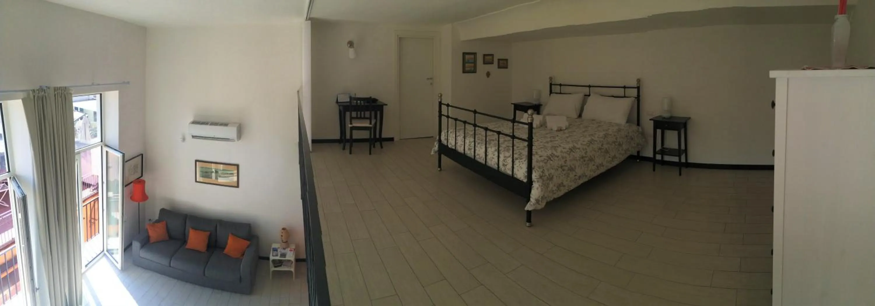 Property building, Bed in SweetHomeToledo