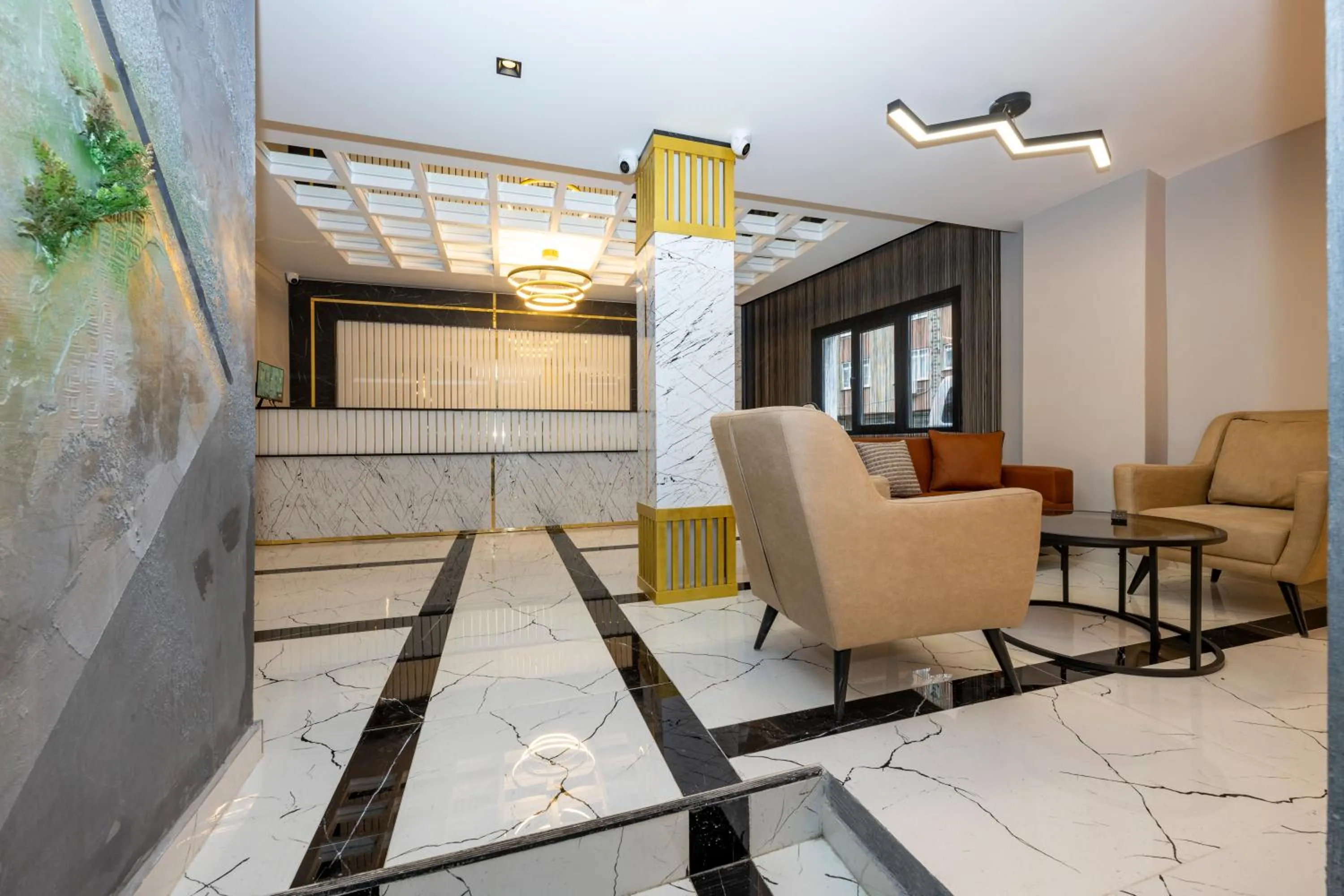 Lobby or reception in İstanbul Paradise Hotel