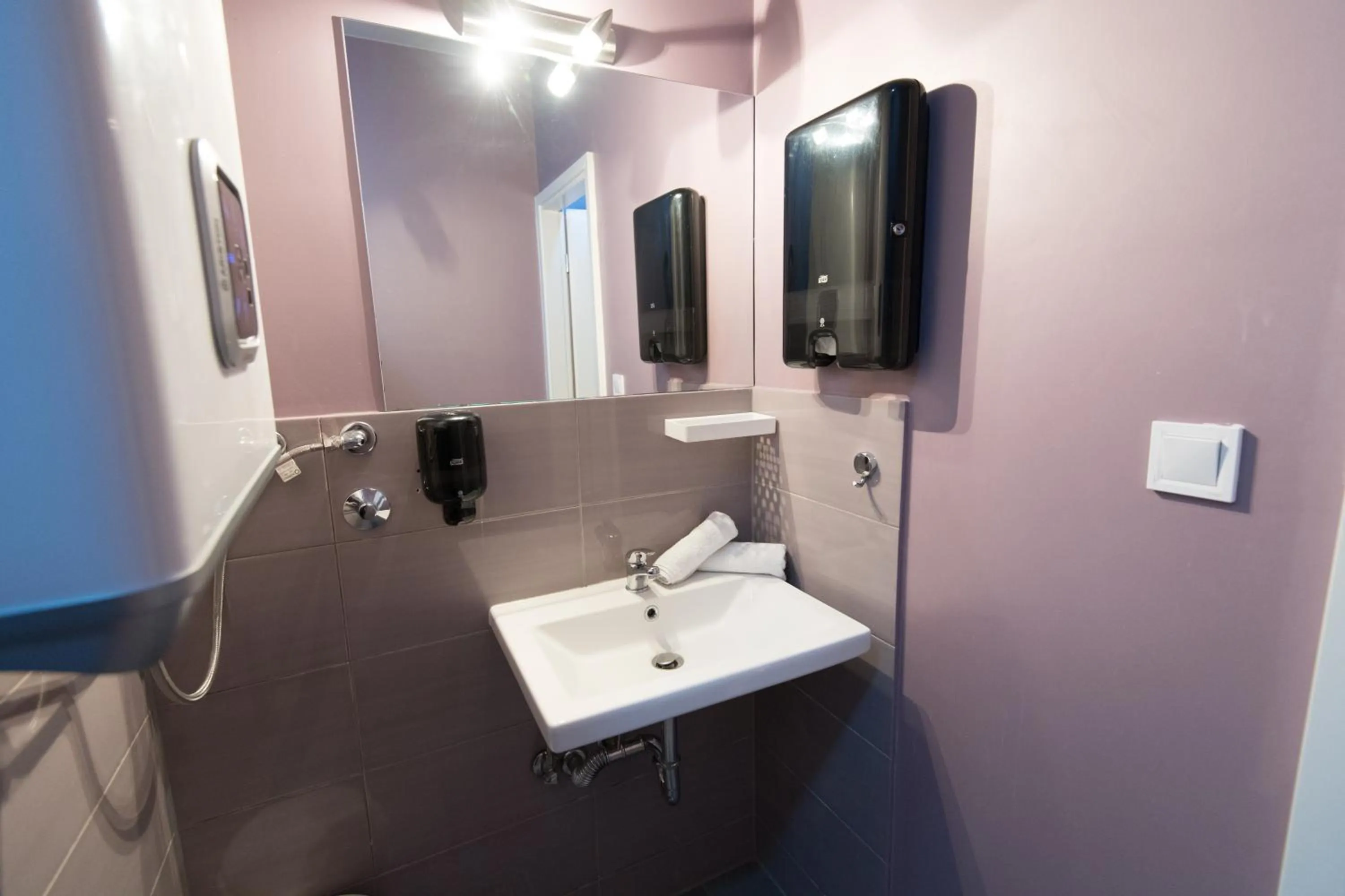 Bathroom in The Dots Hostel