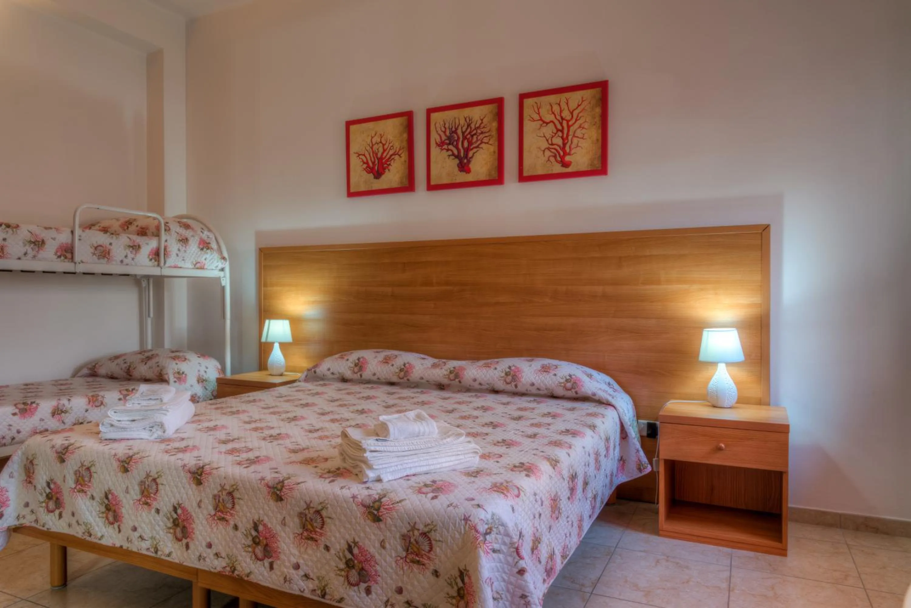 Bedroom, Bed in Aquarium Residence