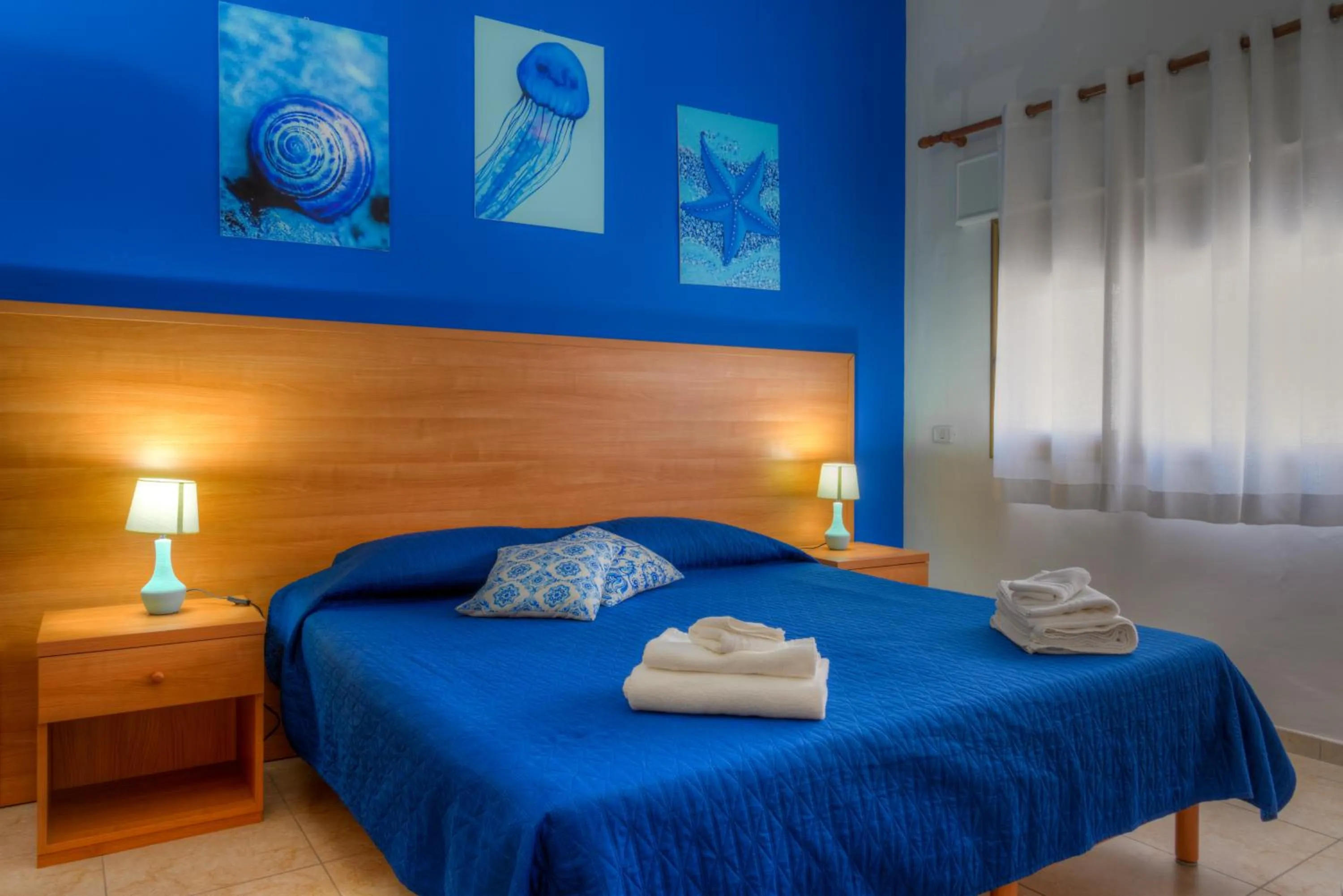 Bedroom, Bed in Aquarium Residence