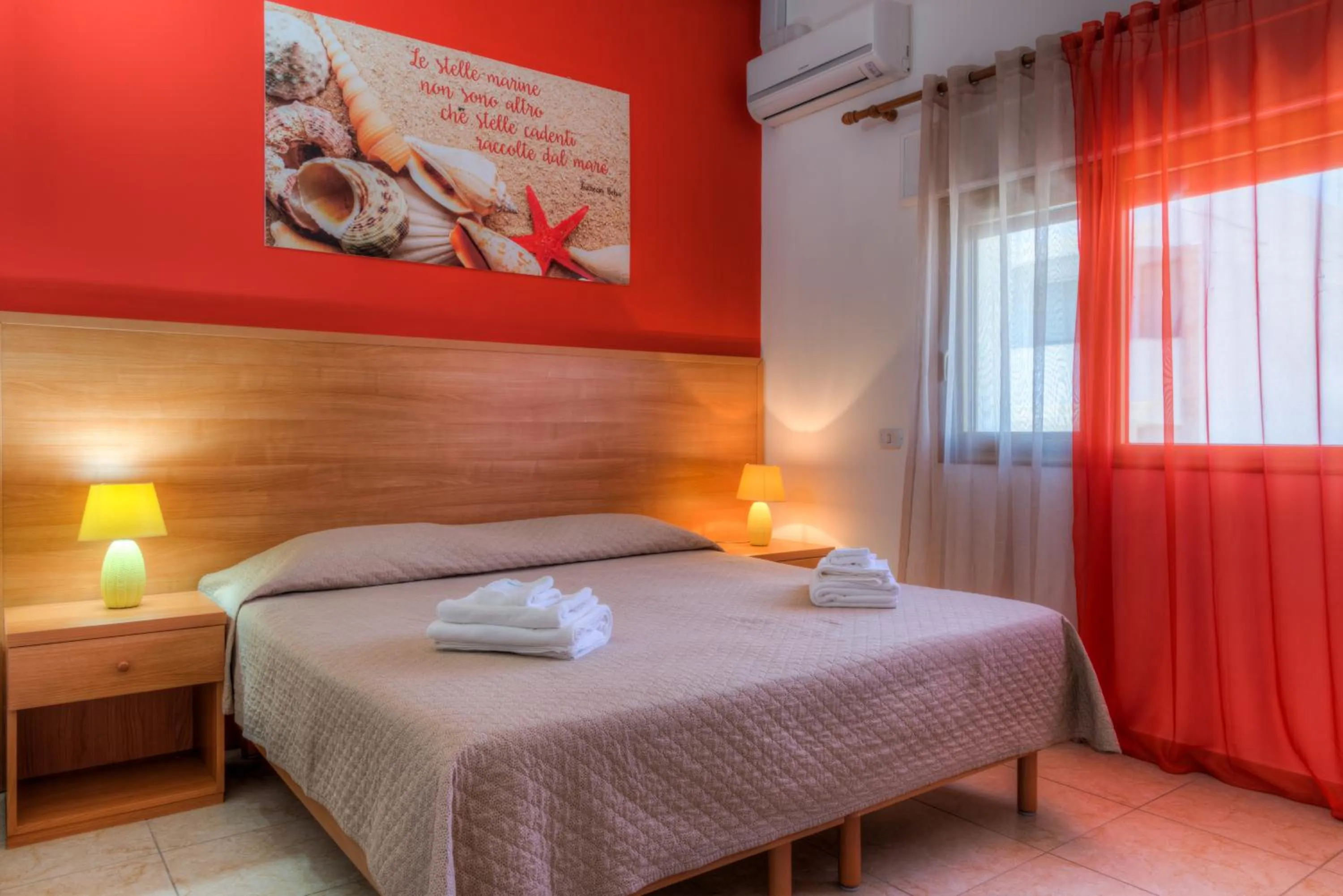 Bedroom, Bed in Aquarium Residence