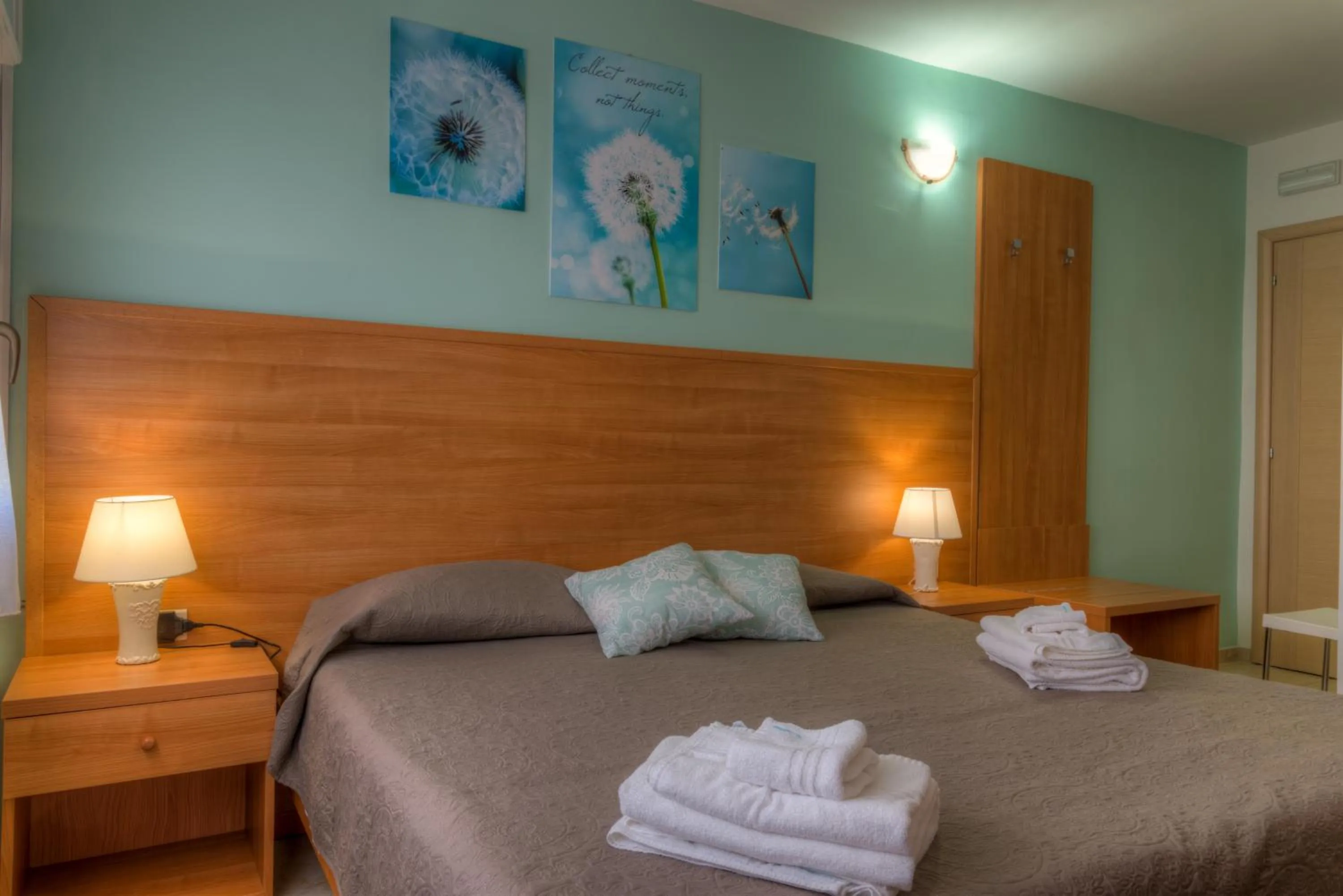 Bedroom, Bed in Aquarium Residence