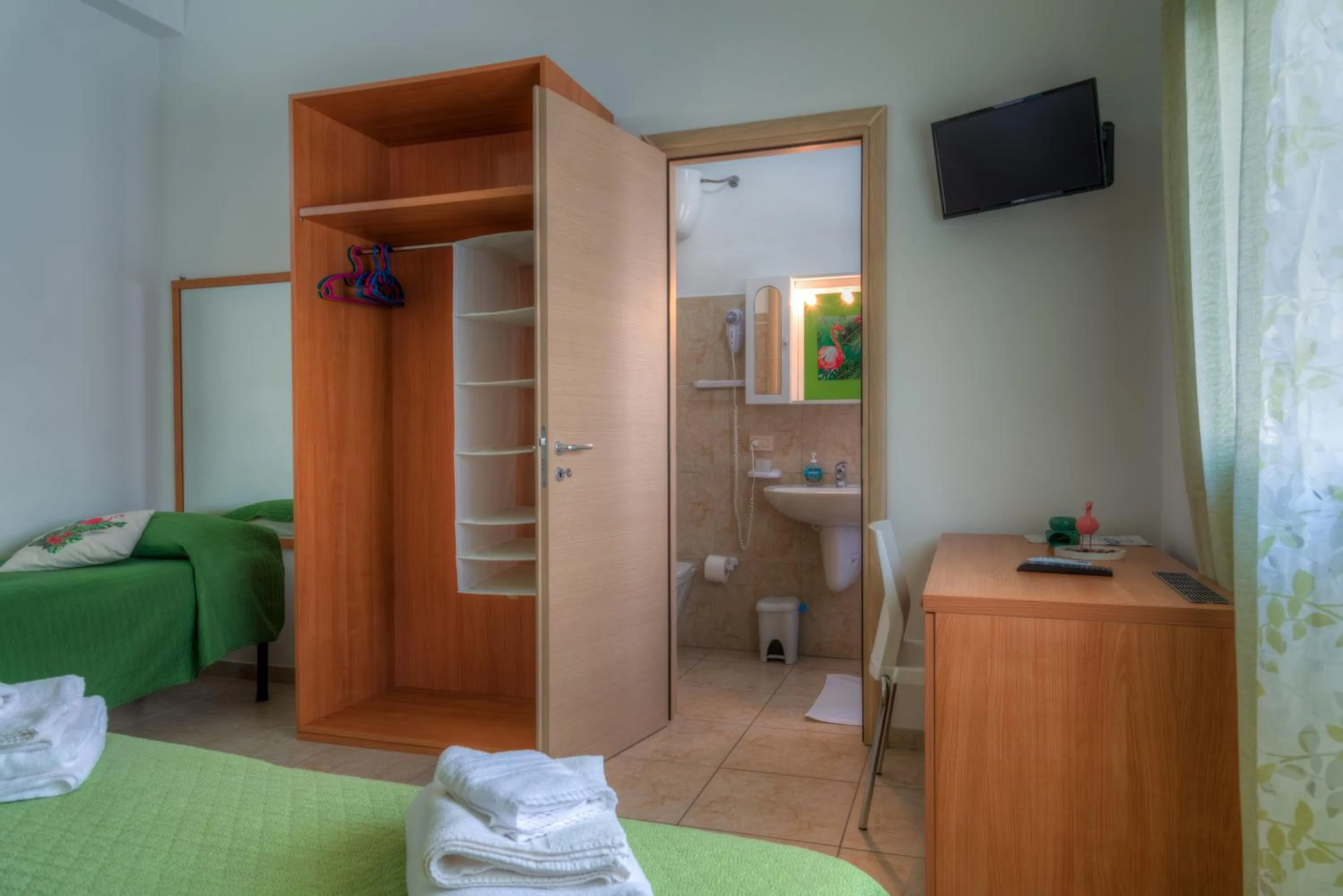 Photo of the whole room, Bed in Aquarium Residence