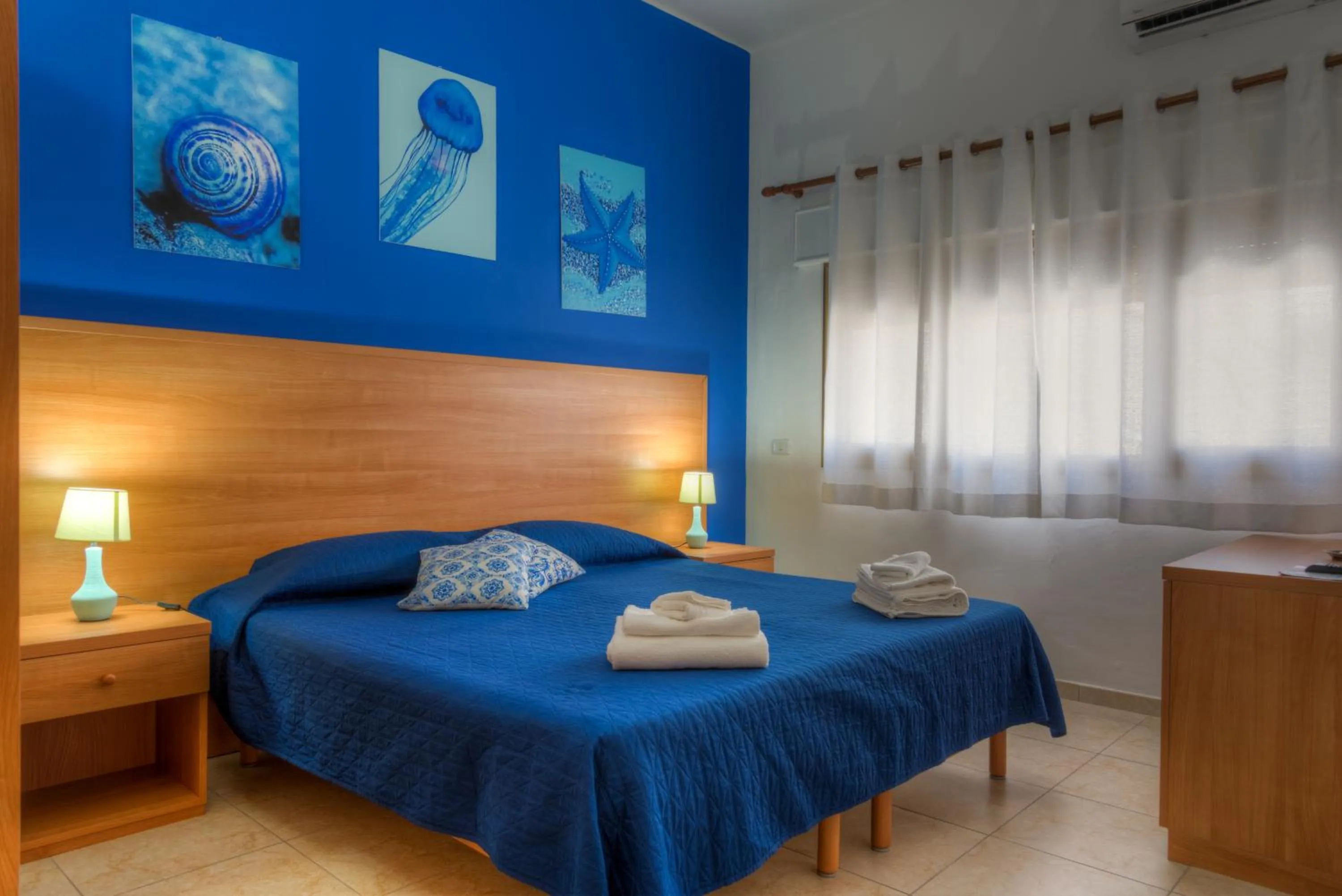 Bedroom, Bed in Aquarium Residence