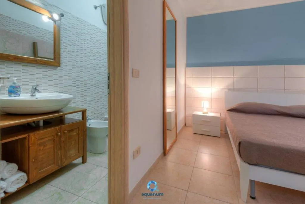 Bed in Aquarium Residence