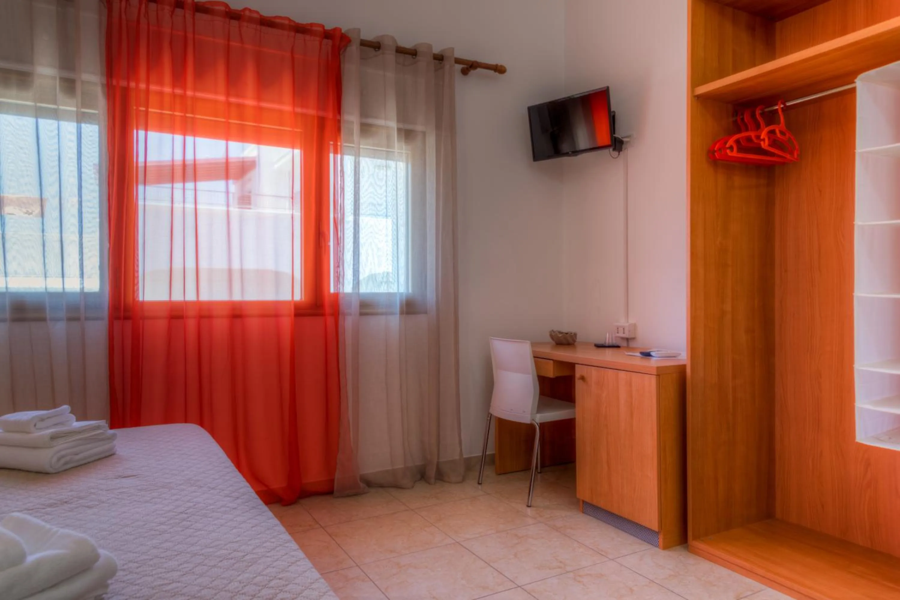 Bedroom, Bed in Aquarium Residence