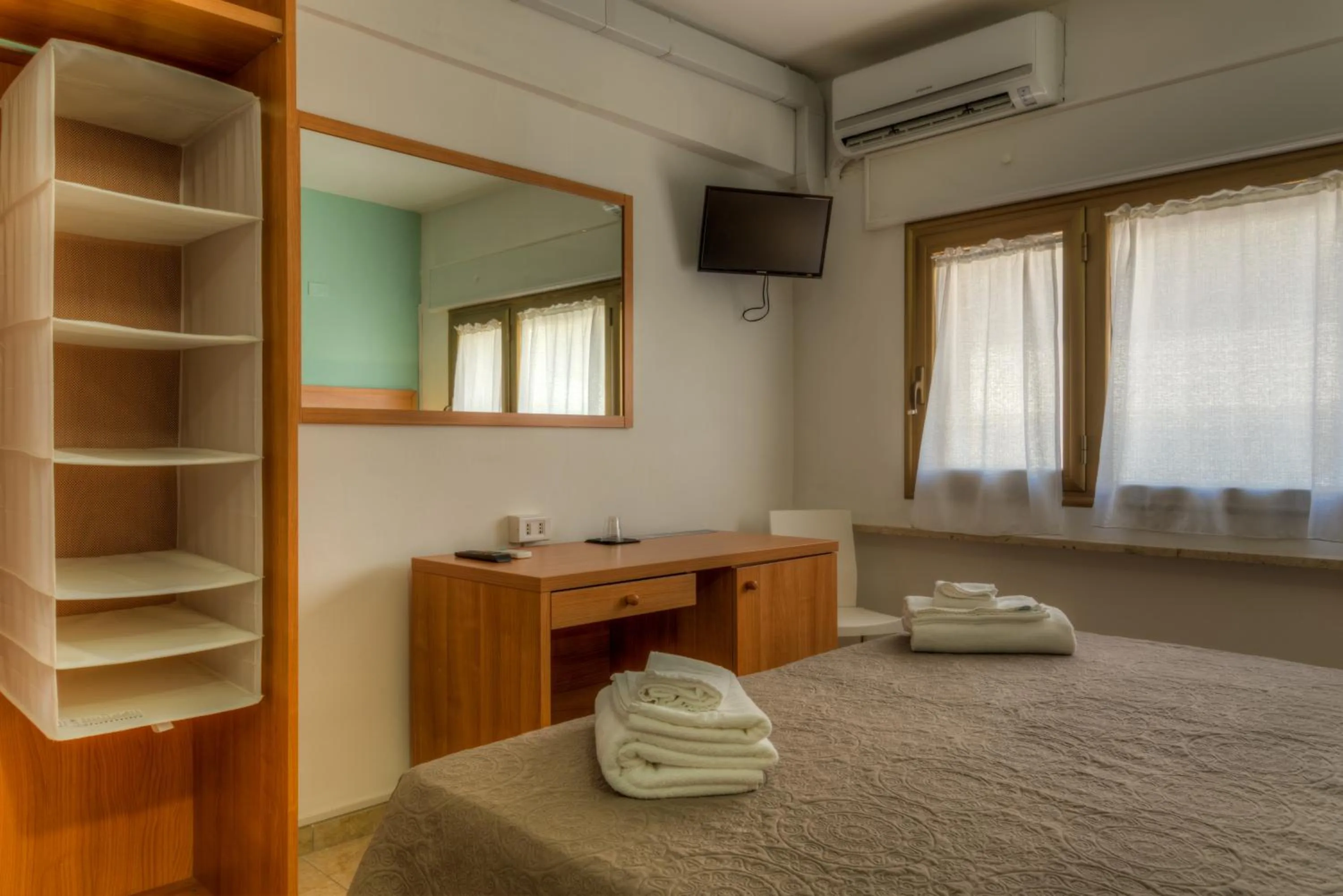 Bedroom, Bed in Aquarium Residence