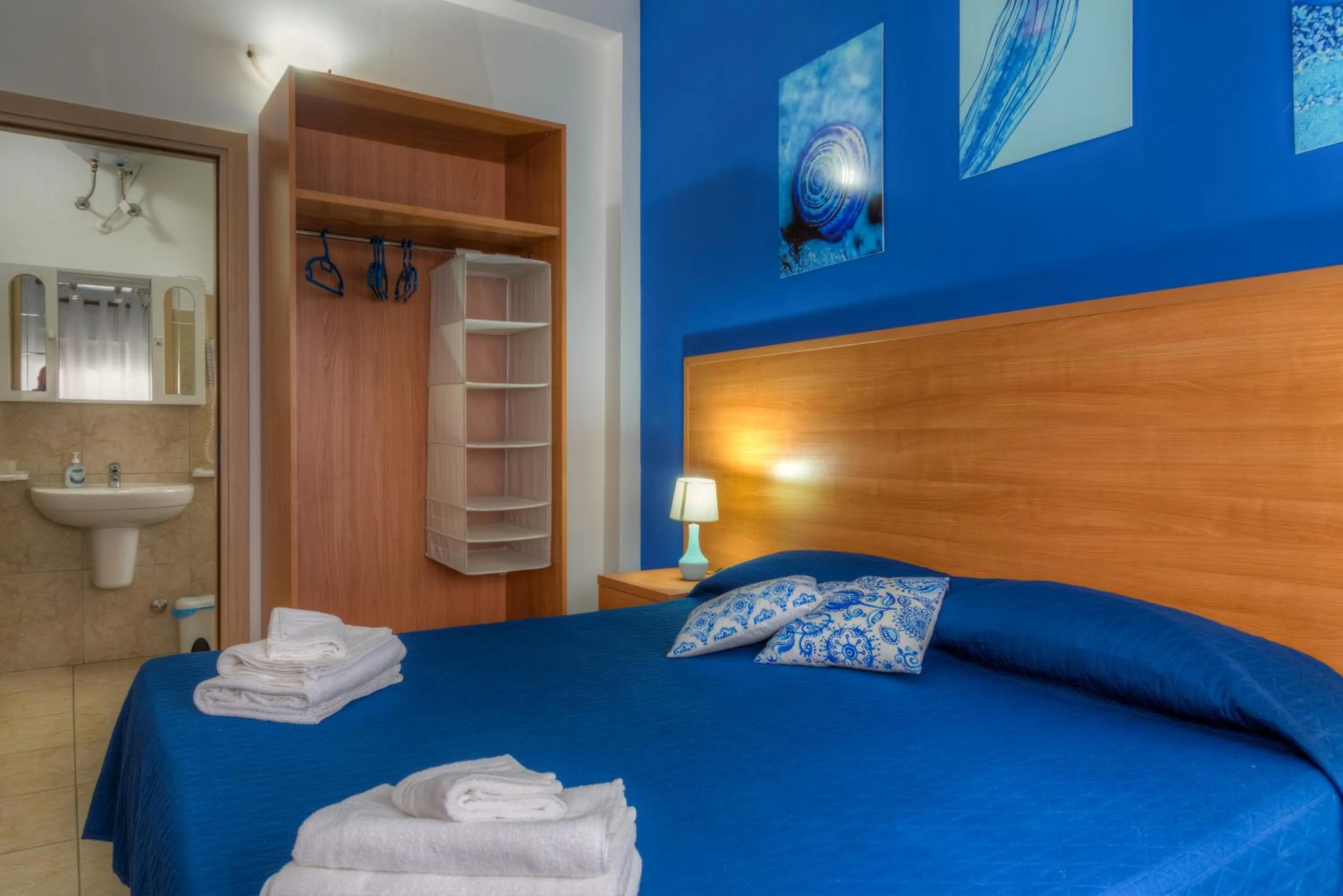 Bedroom, Bed in Aquarium Residence