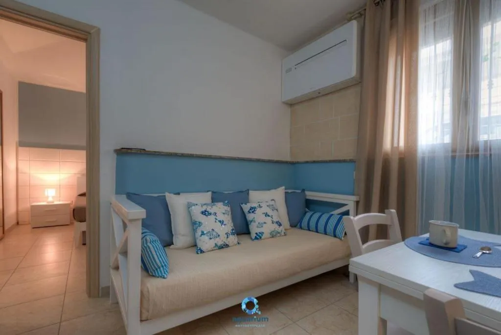 Bed in Aquarium Residence