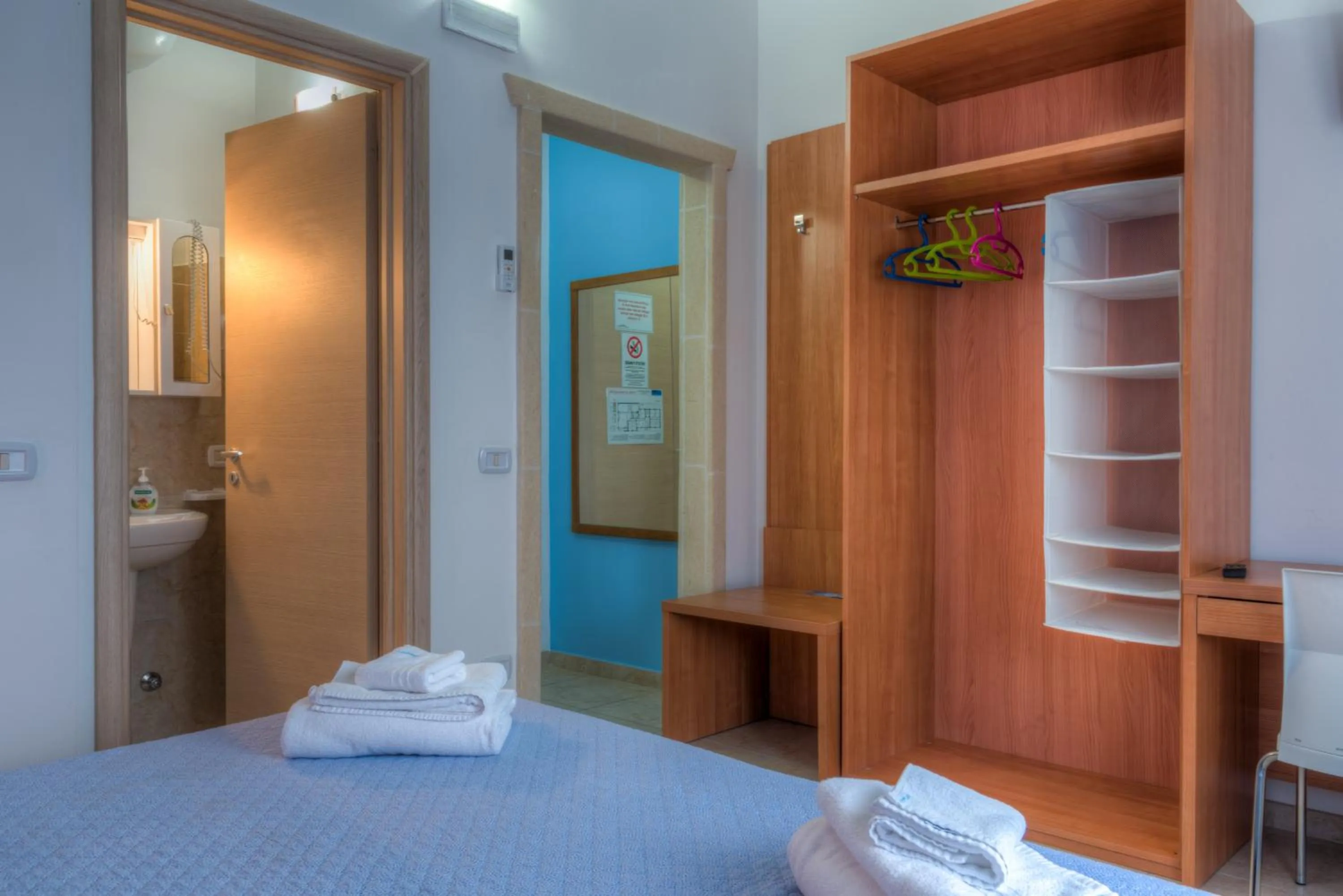 Photo of the whole room, Bed in Aquarium Residence