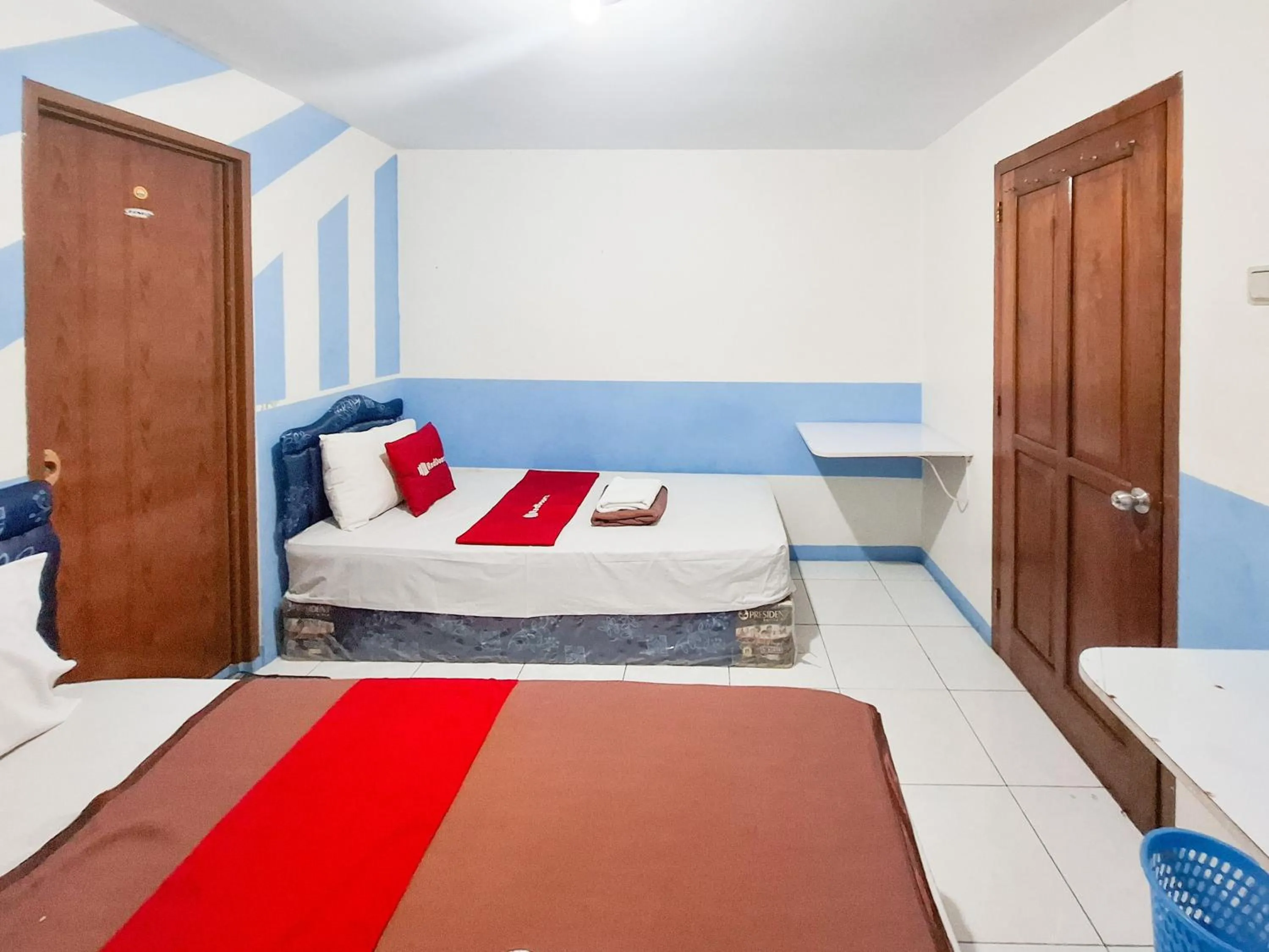 Bedroom, Bed in RedDoorz Plus at Sisingamangaraja Prawirotaman Yogyakarta