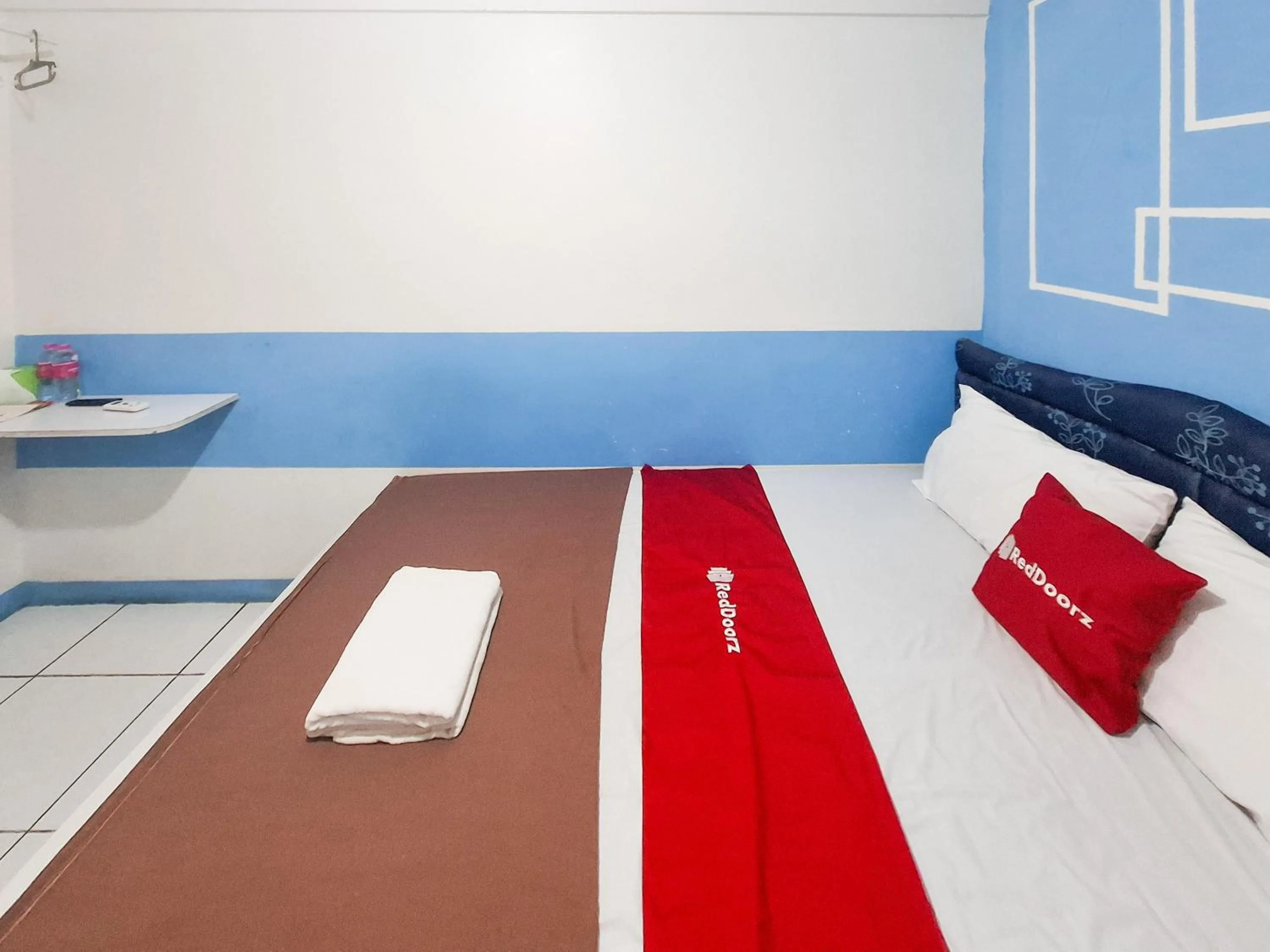 Bedroom, Bed in RedDoorz Plus at Sisingamangaraja Prawirotaman Yogyakarta