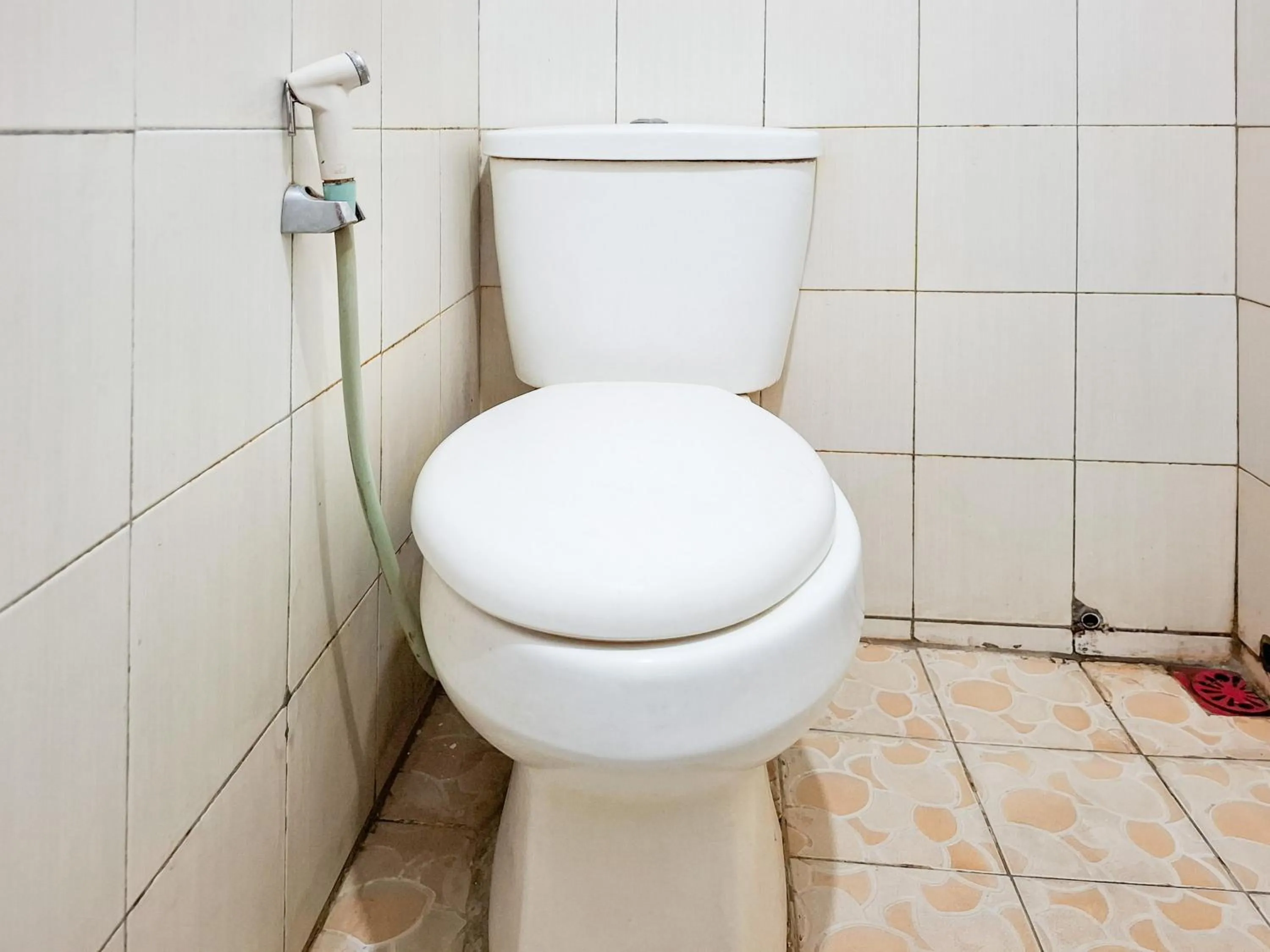 Bathroom in RedDoorz Plus at Sisingamangaraja Prawirotaman Yogyakarta