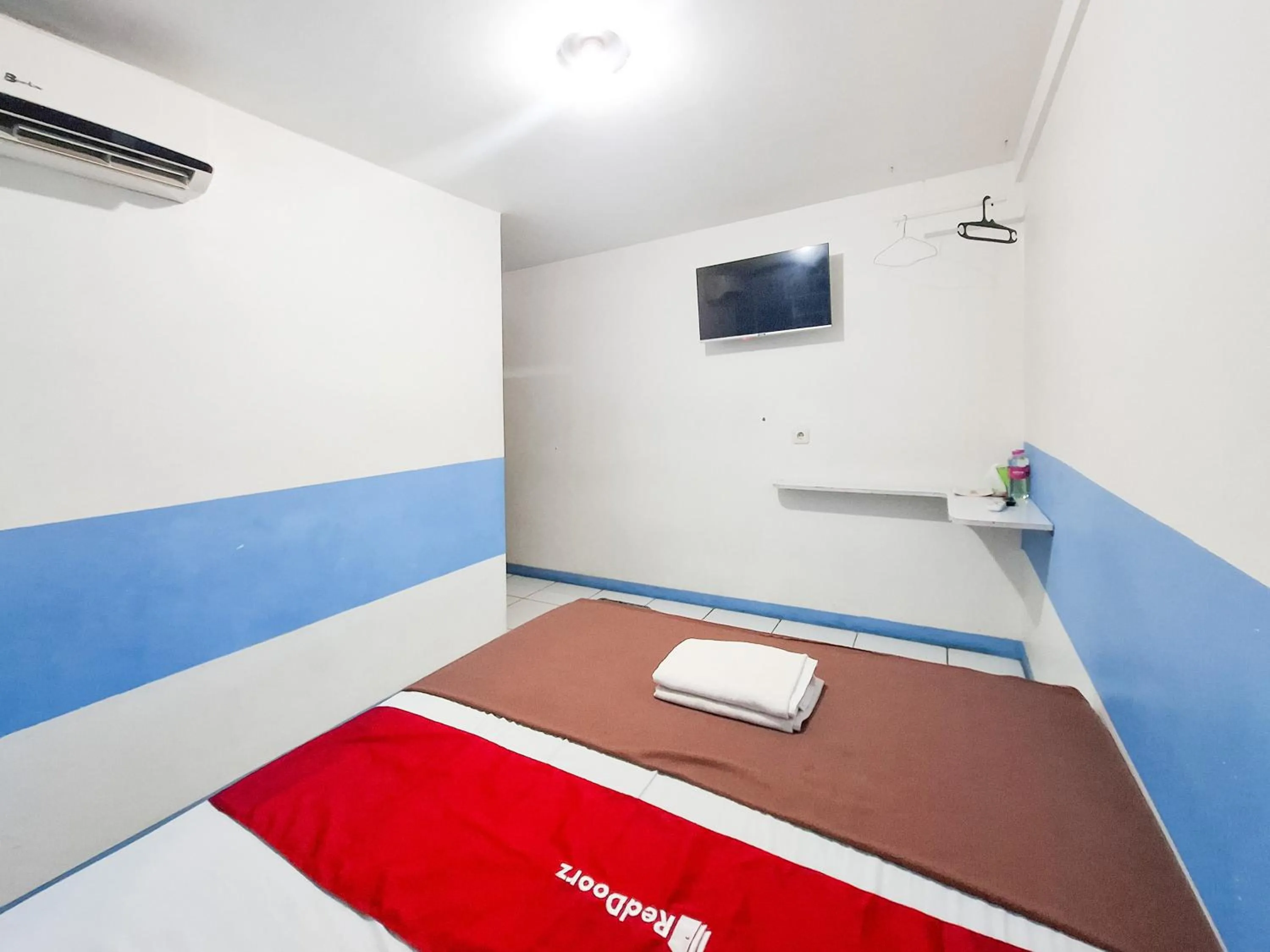 Bedroom in RedDoorz Plus at Sisingamangaraja Prawirotaman Yogyakarta