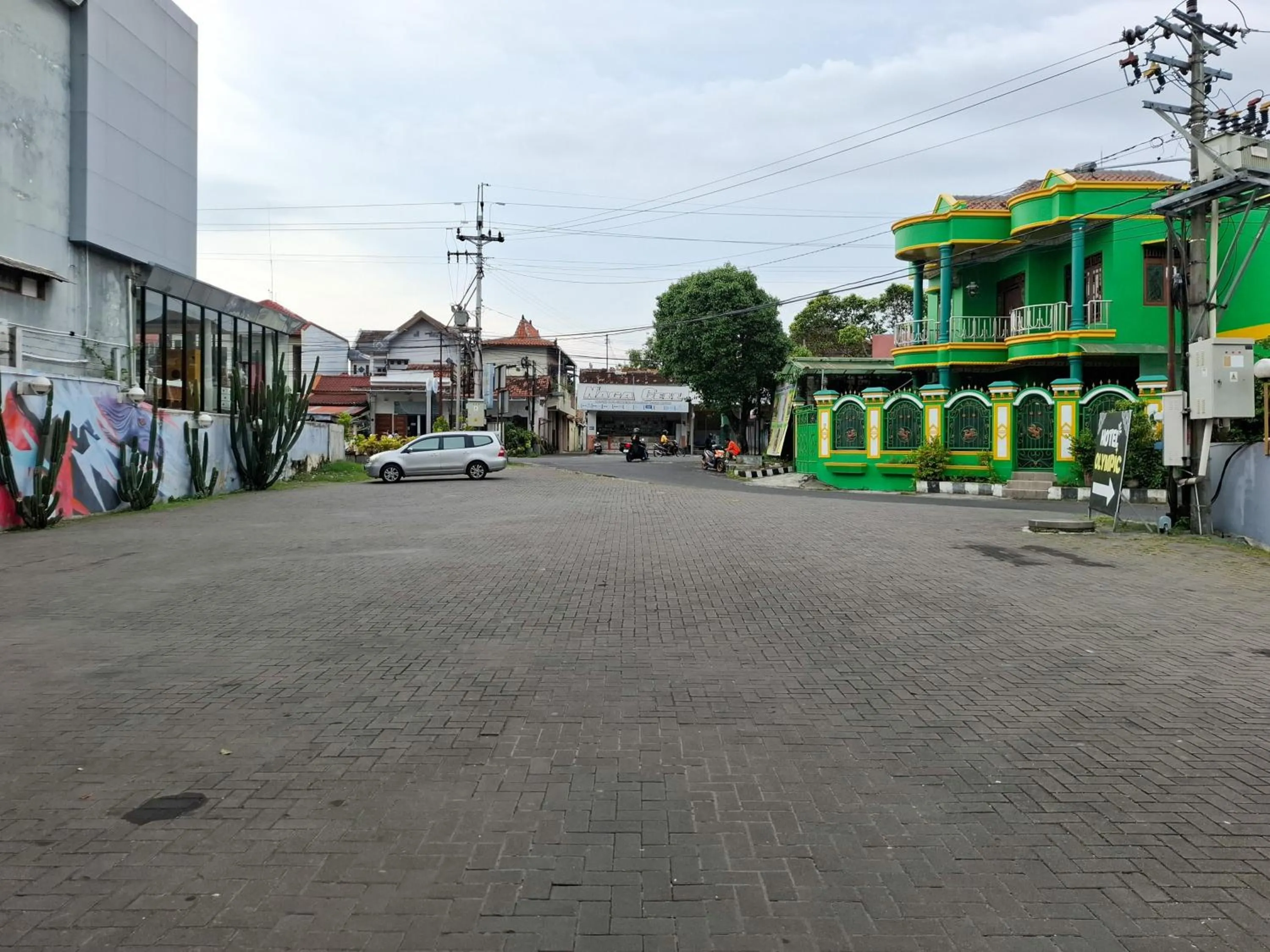 Property building in RedDoorz Plus at Sisingamangaraja Prawirotaman Yogyakarta