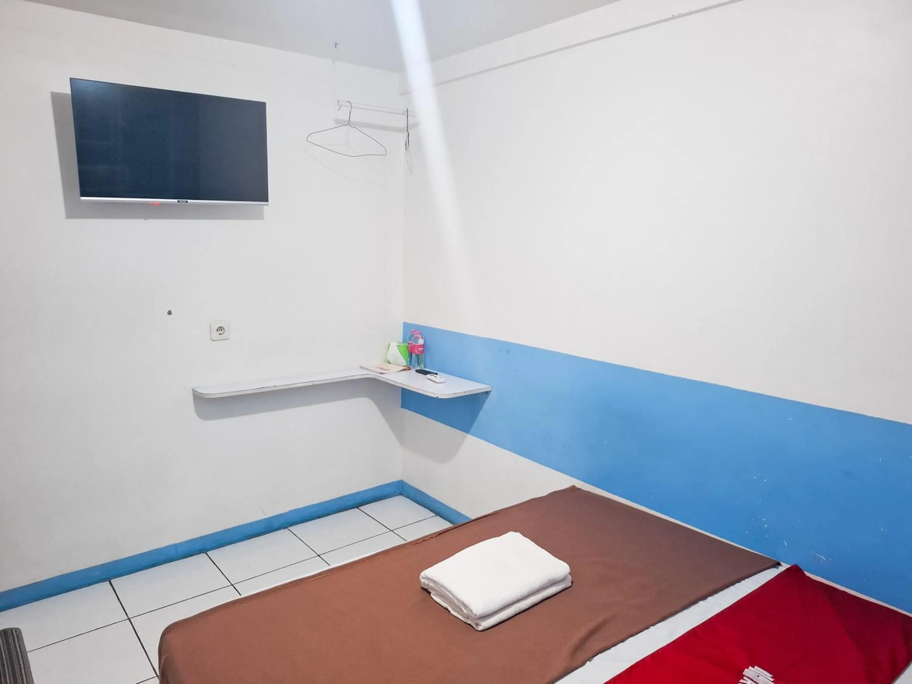 Bedroom, Bed in RedDoorz Plus at Sisingamangaraja Prawirotaman Yogyakarta