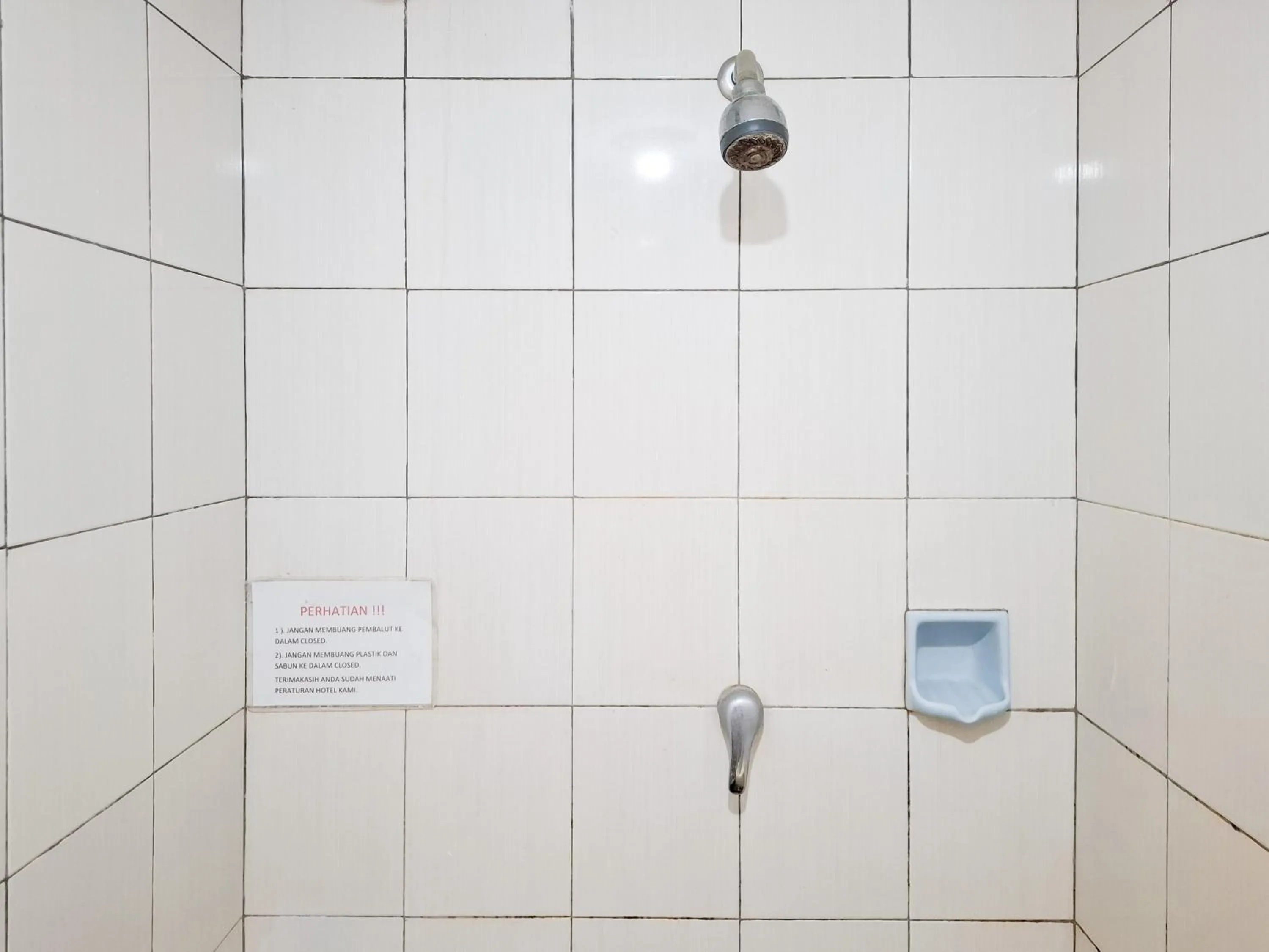 Bathroom in RedDoorz Plus at Sisingamangaraja Prawirotaman Yogyakarta