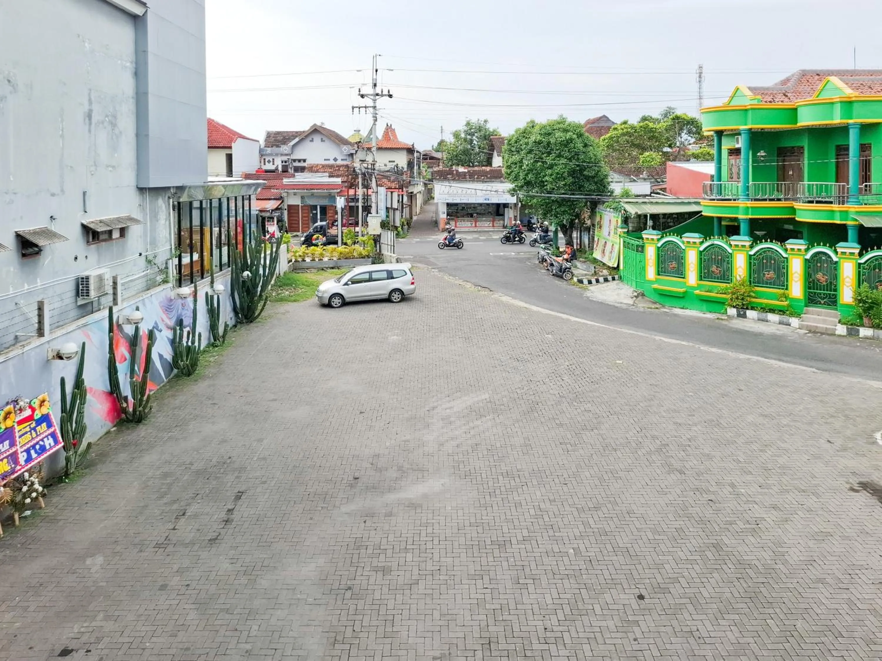 Property building in RedDoorz Plus at Sisingamangaraja Prawirotaman Yogyakarta