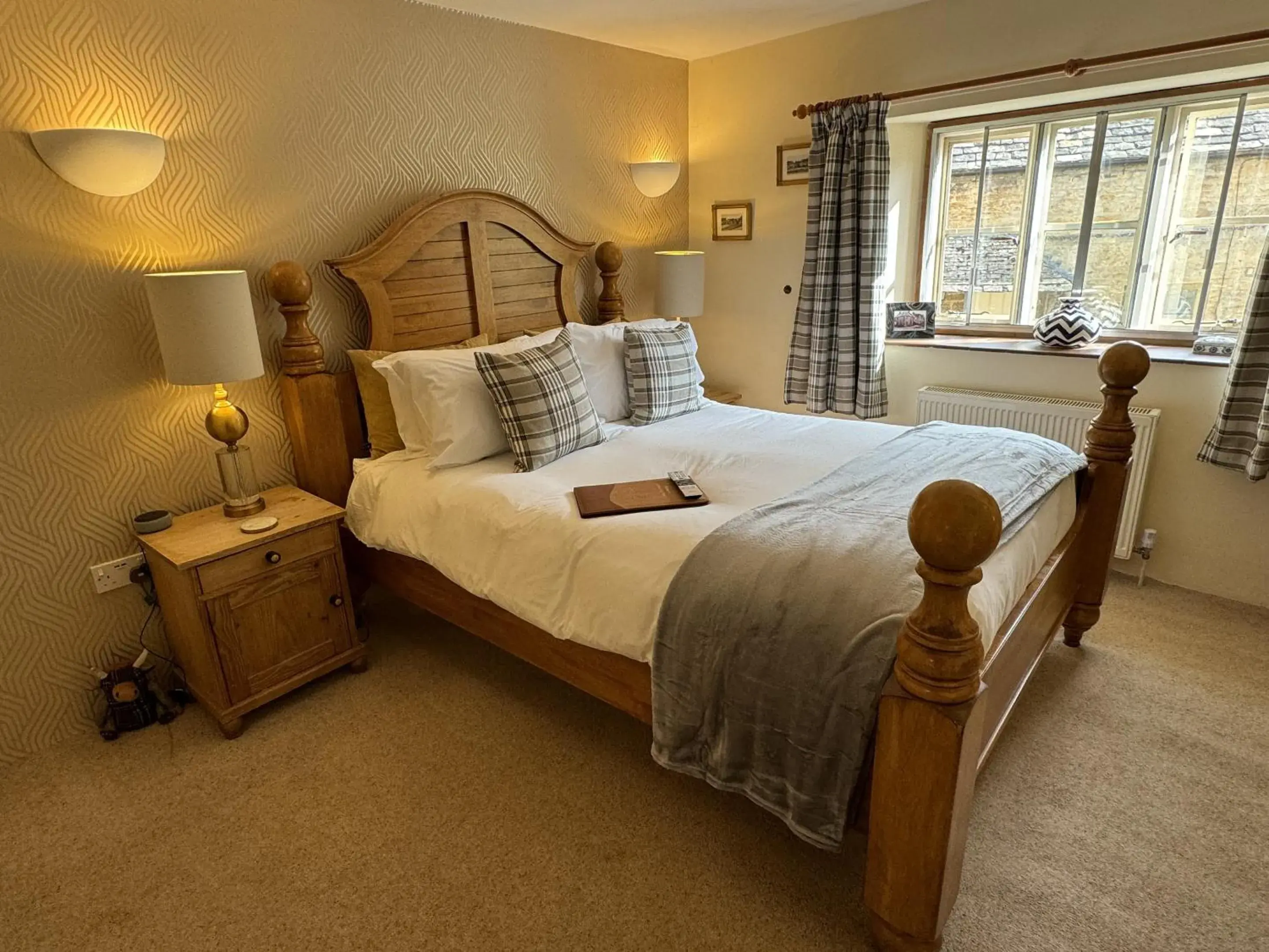 Bedroom, Bed in Guiting Guest House