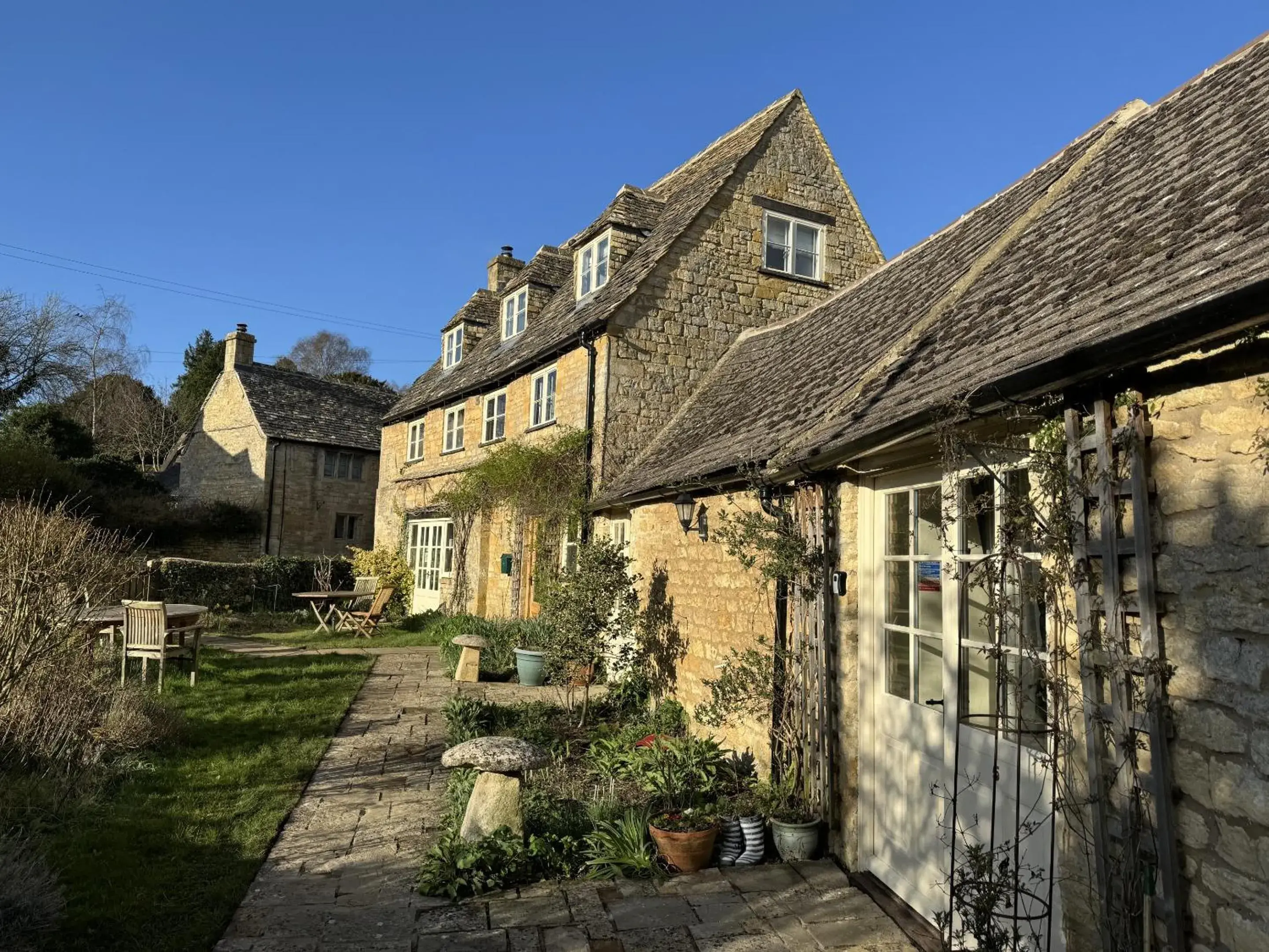 Garden, Property Building in Guiting Guest House