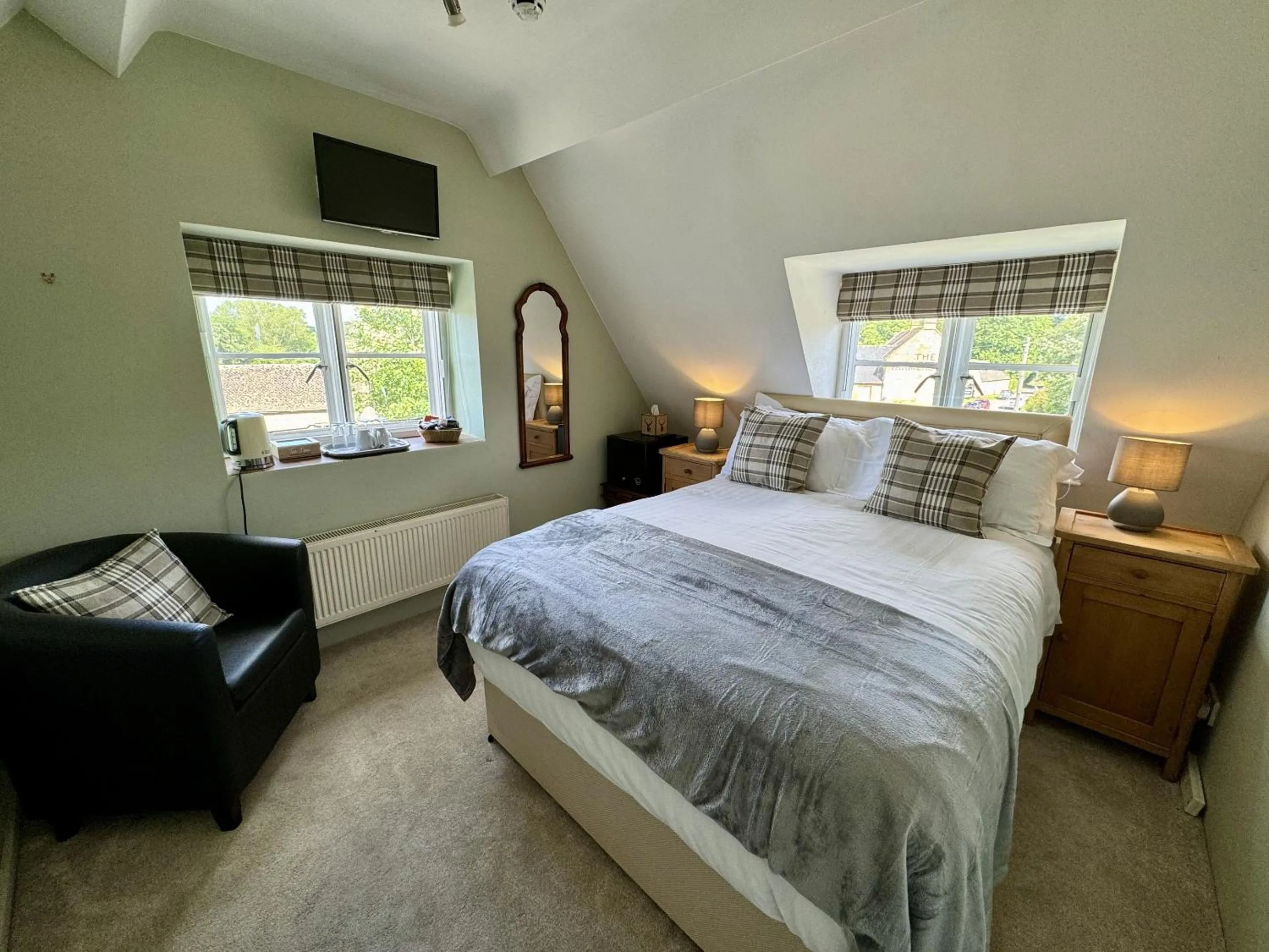Bedroom, Bed in Guiting Guest House