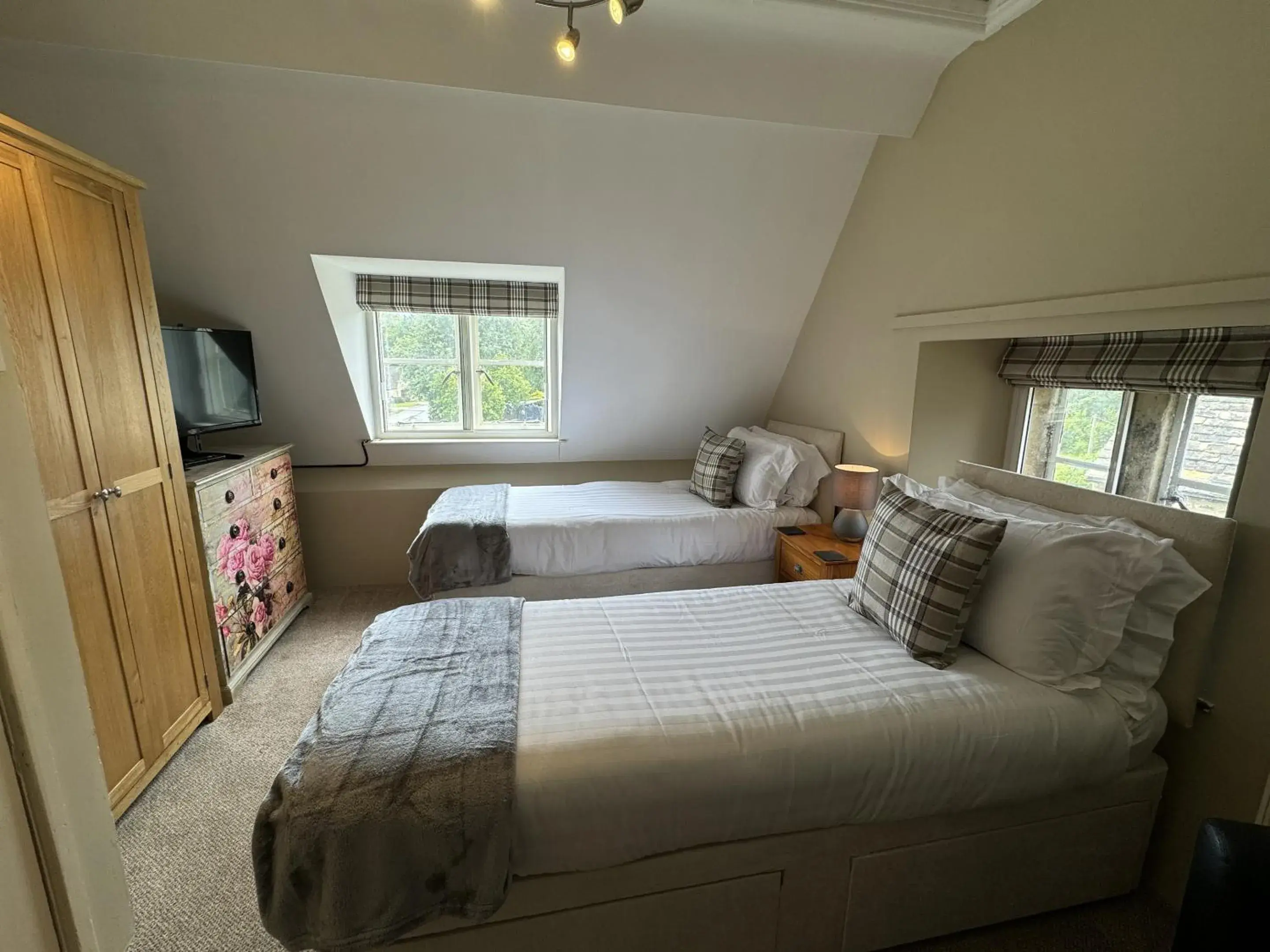 Bedroom, Bed in Guiting Guest House