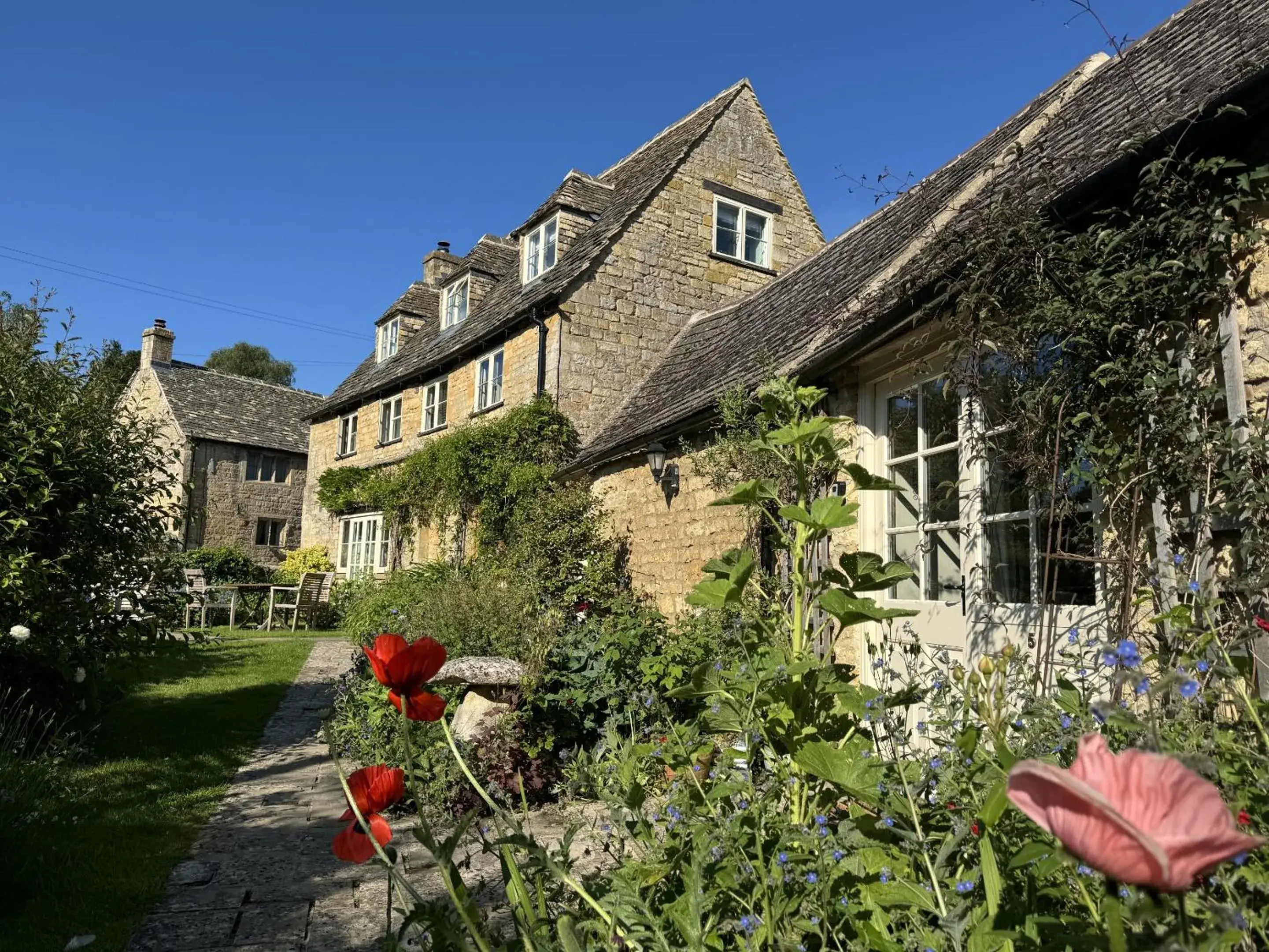 Garden, Property Building in Guiting Guest House