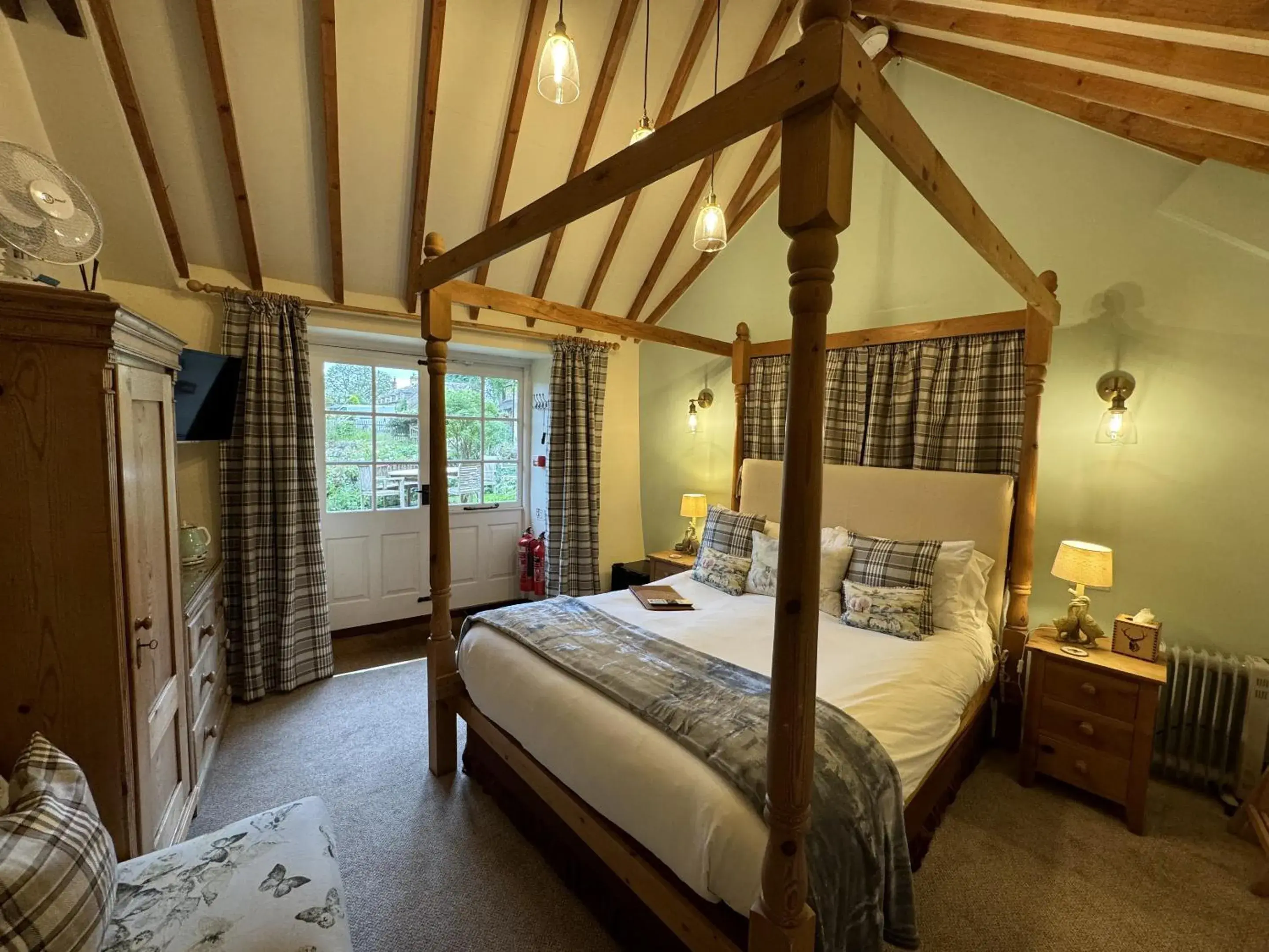Bedroom, Bed in Guiting Guest House