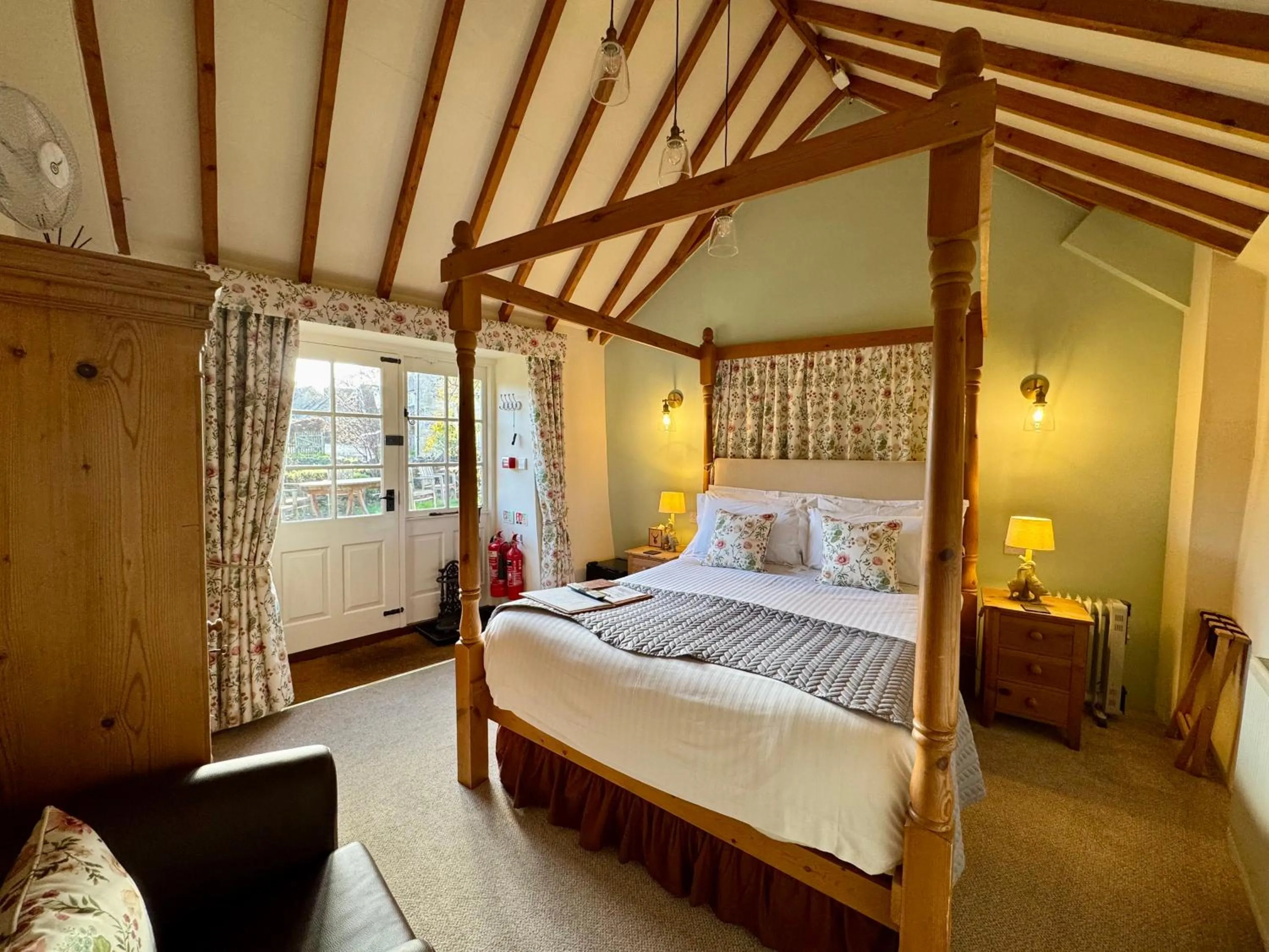 Bedroom, Bed in Guiting Guest House