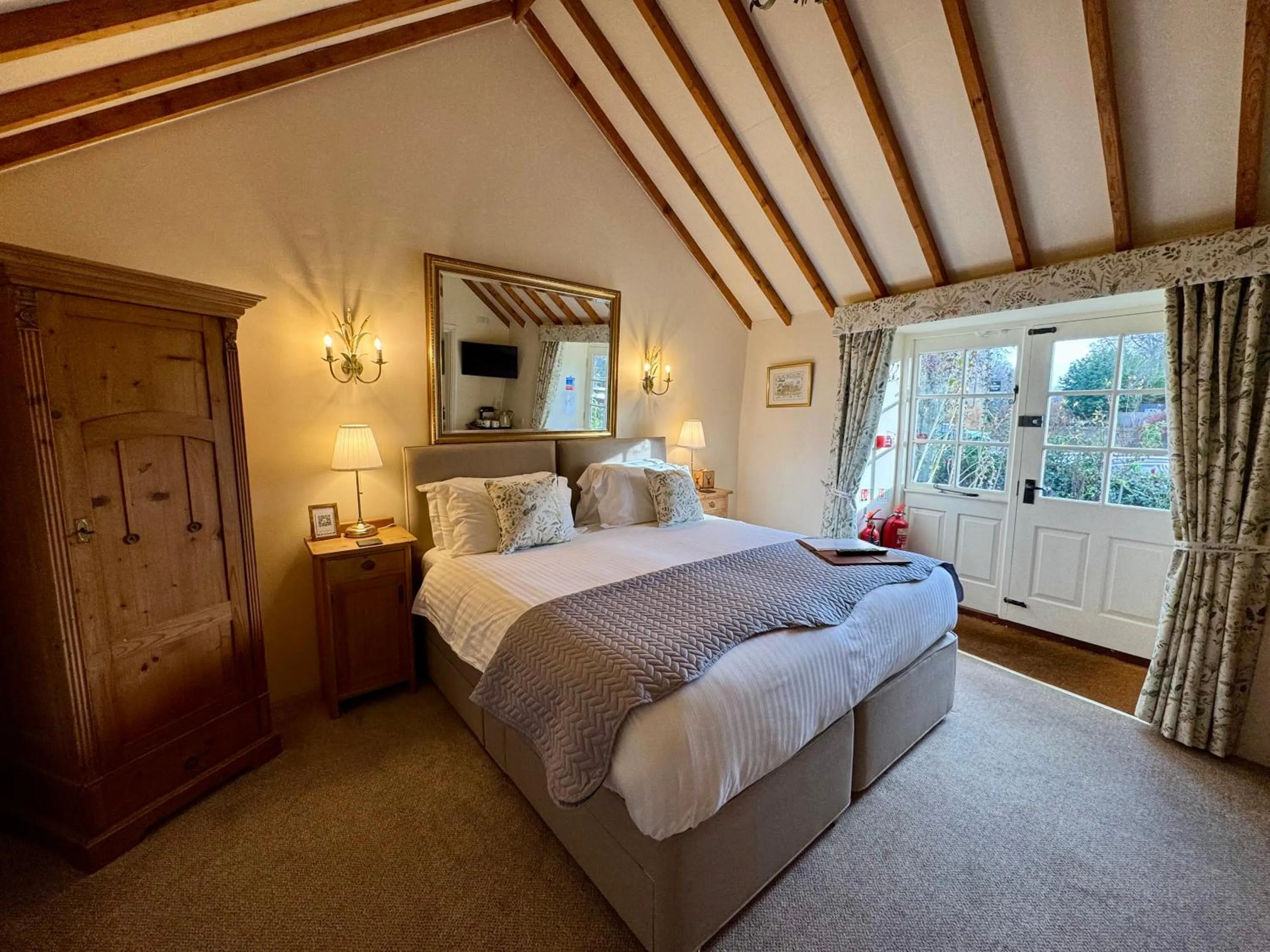 Bedroom, Bed in Guiting Guest House