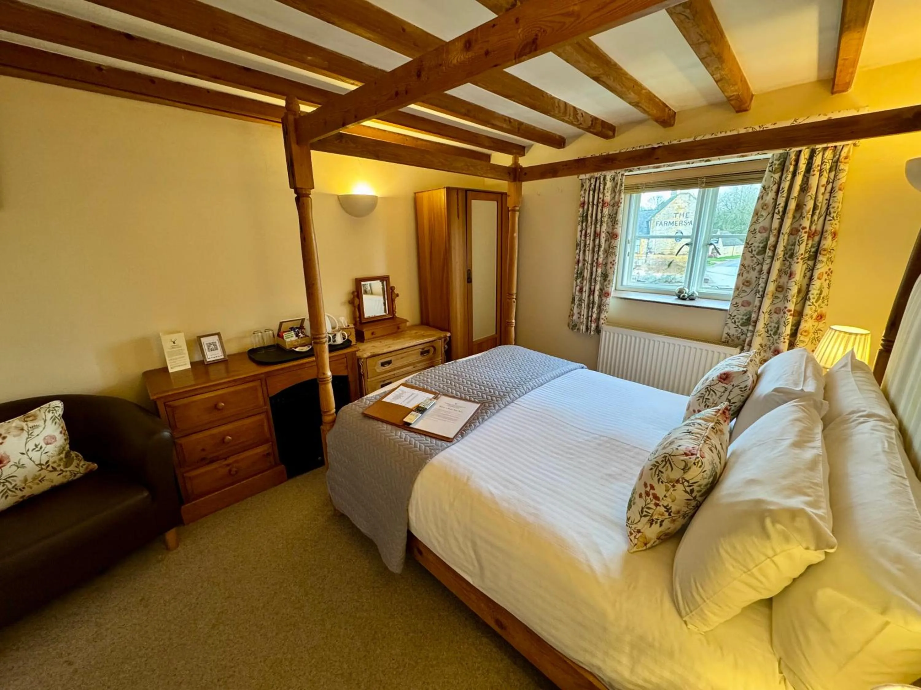 Bedroom, Bed in Guiting Guest House