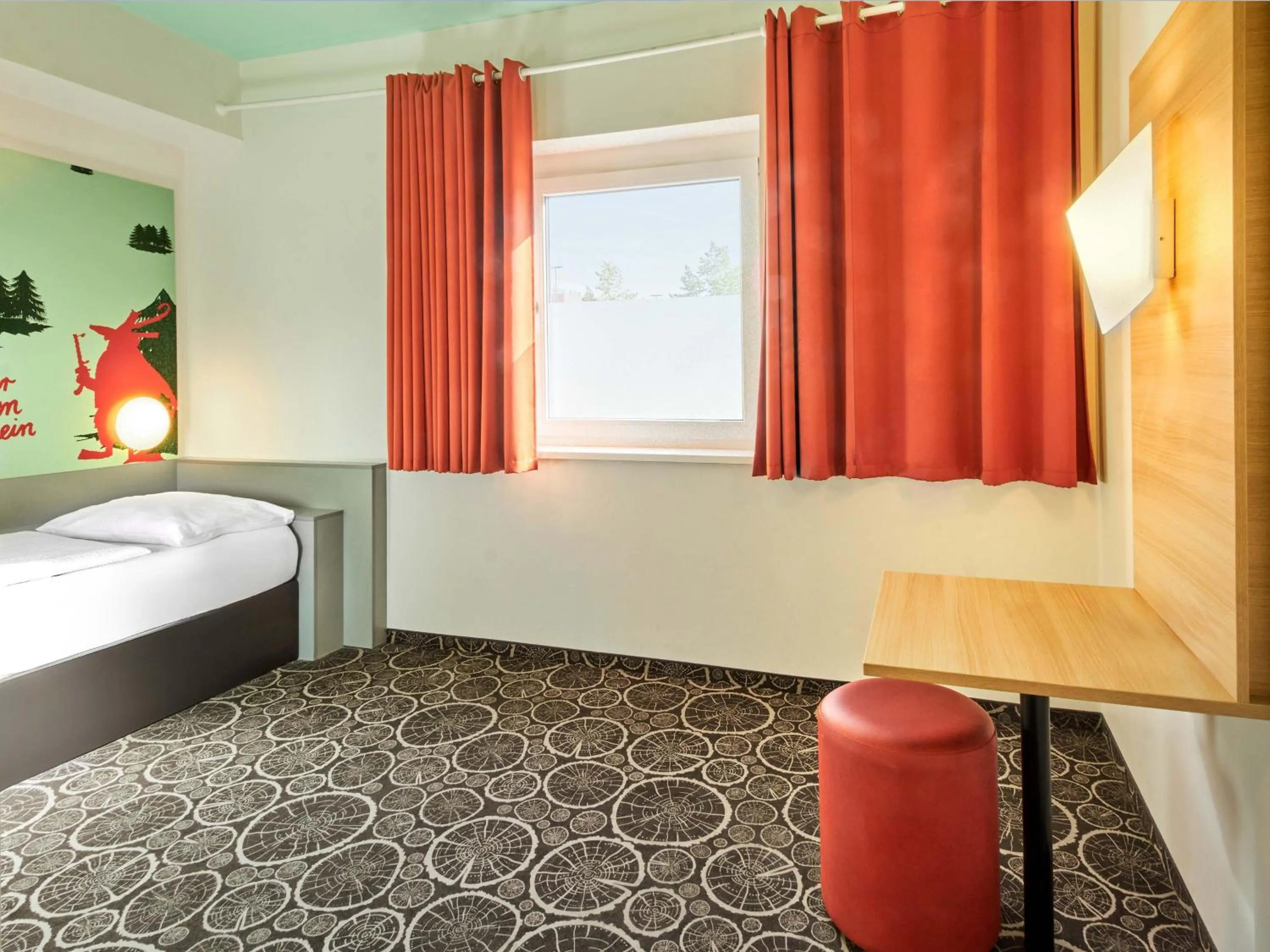 Photo of the whole room, Bed in B&B Hotel Aschaffenburg