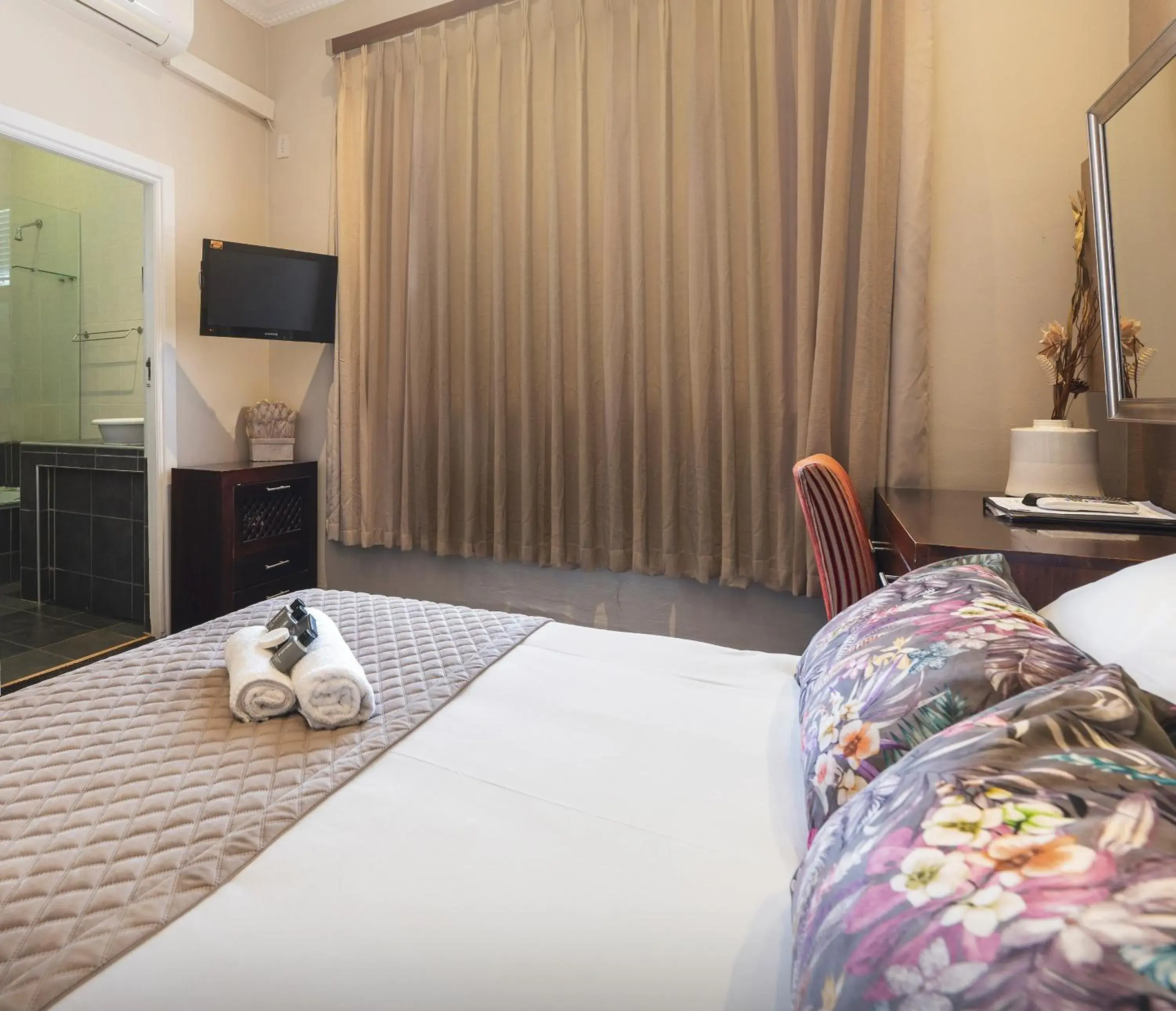 Budget Double Room - single occupancy in The Graham Hotel Budget Double Room - single occupancy in The Graham Hotel