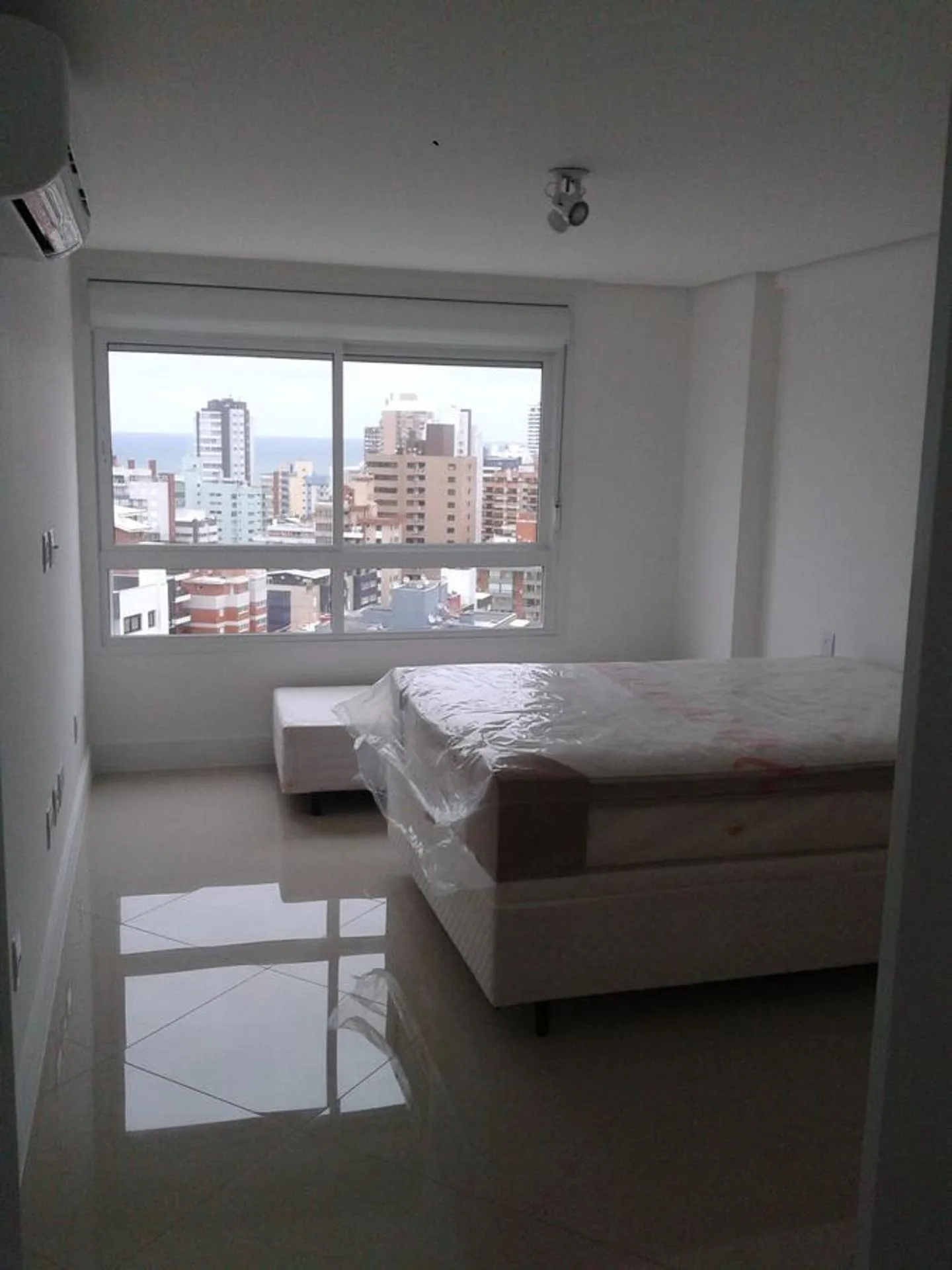 Photo of the whole room, Bed in Apartamento no 20 piso com 90m2 e linda vista