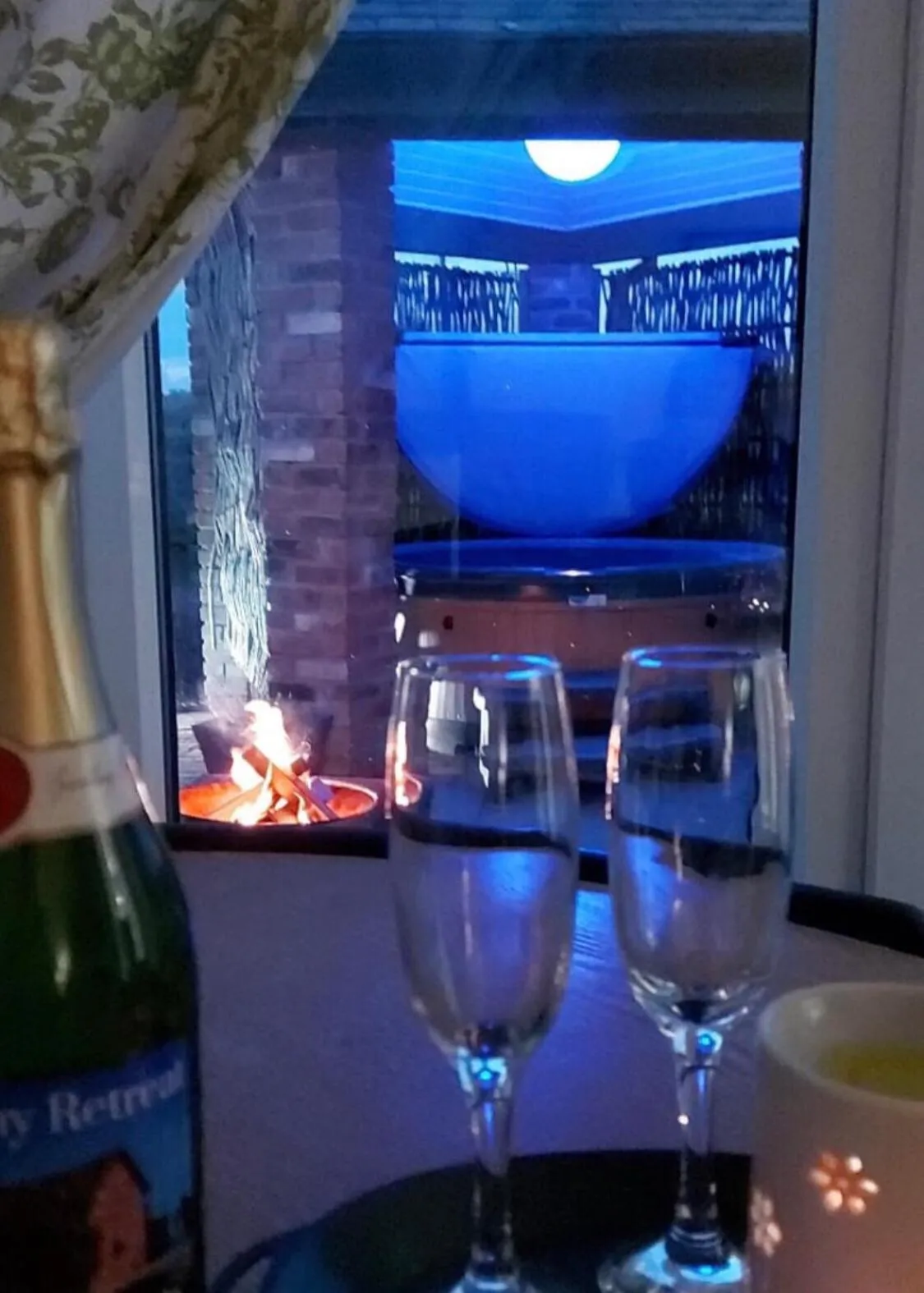 Lincoln Holiday Retreat Cottage with Private Hot Tub