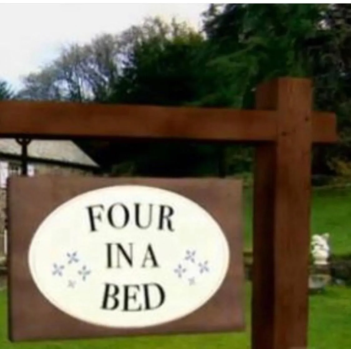 One-Bedroom House in Lincoln Holiday Retreat Cottage with Private Hot Tub