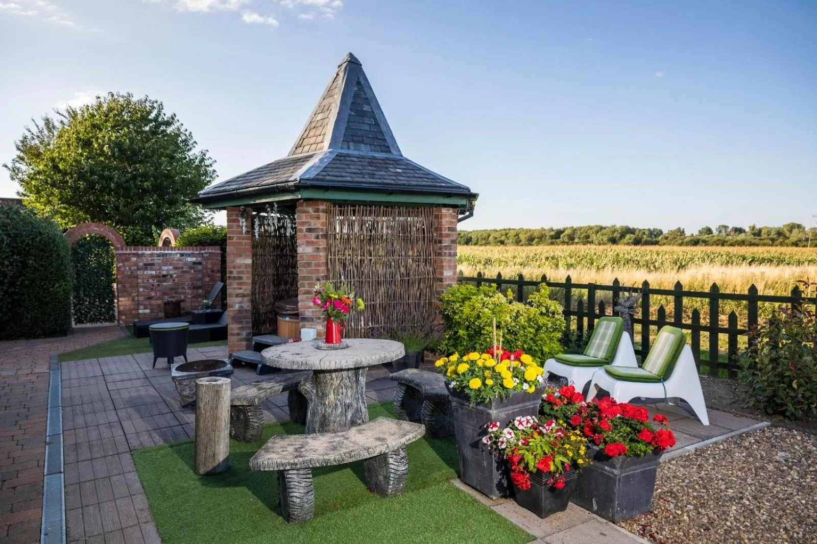Lincoln Holiday Retreat Cottage with Private Hot Tub