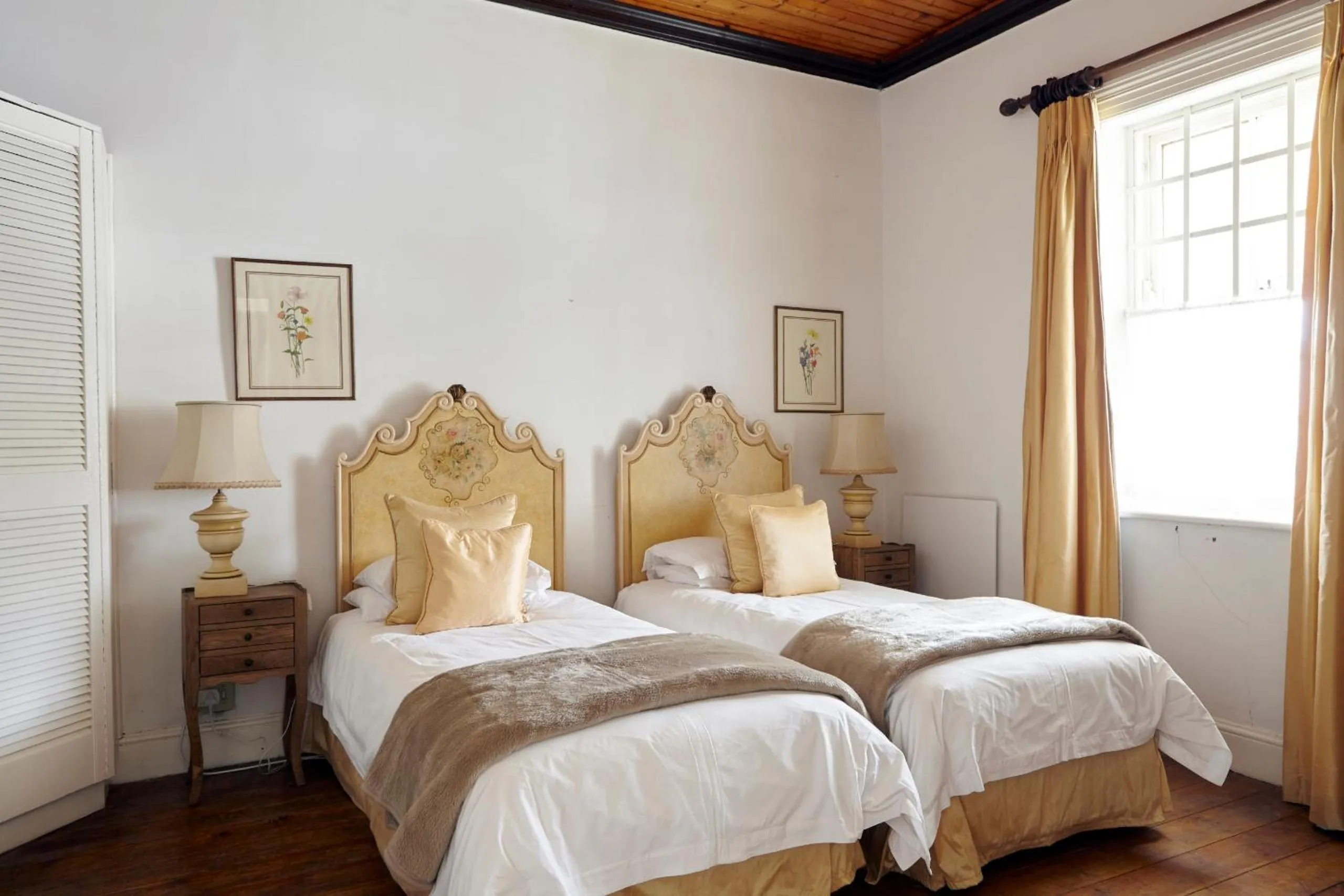 Bedroom, Bed in Lord Milner Hotel