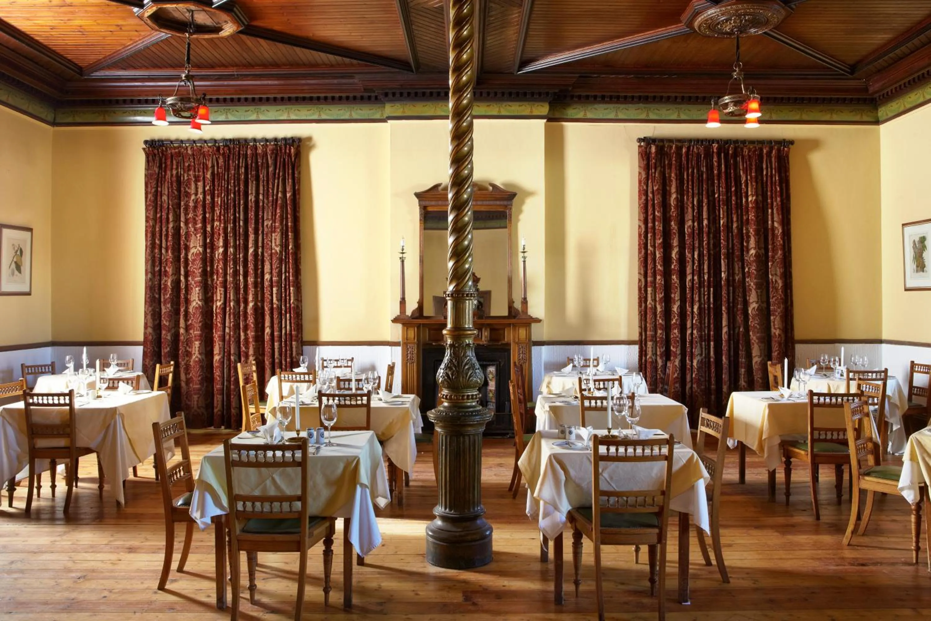 Restaurant/places to eat in Lord Milner Hotel