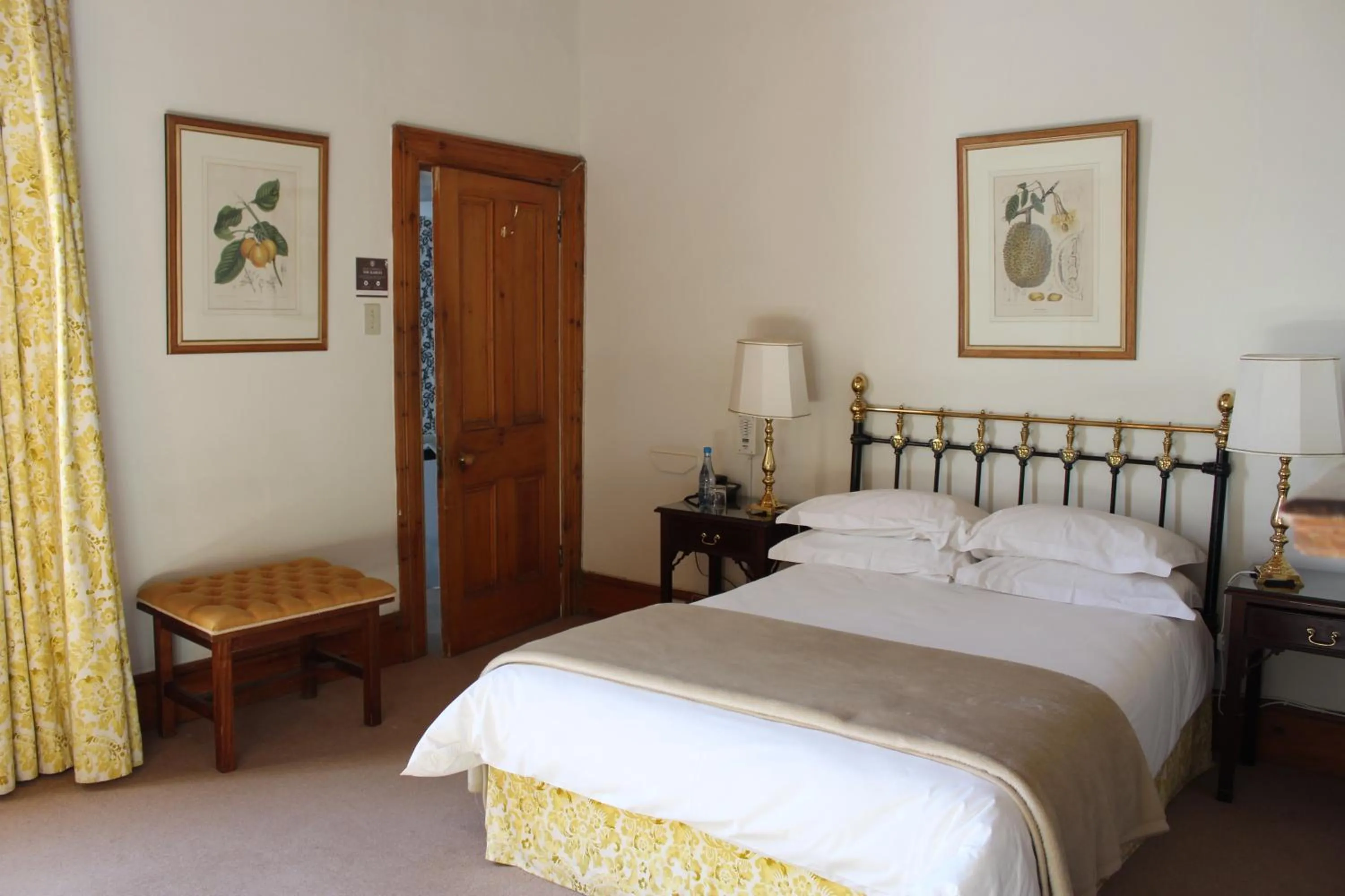 Bedroom, Bed in Lord Milner Hotel