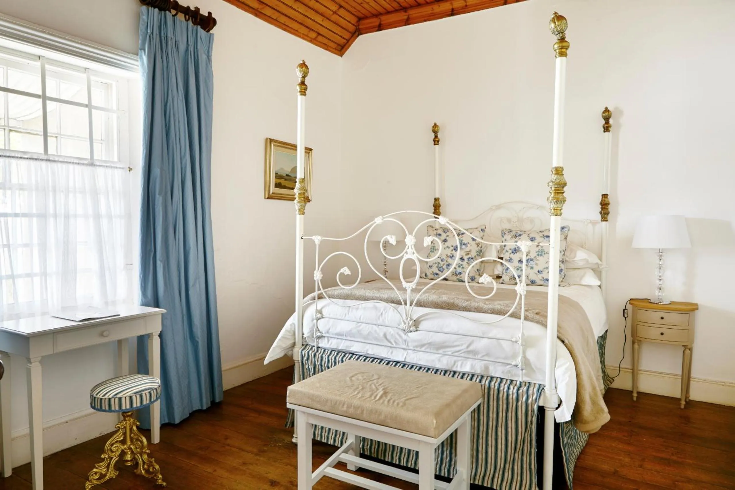 Bedroom, Bed in Lord Milner Hotel