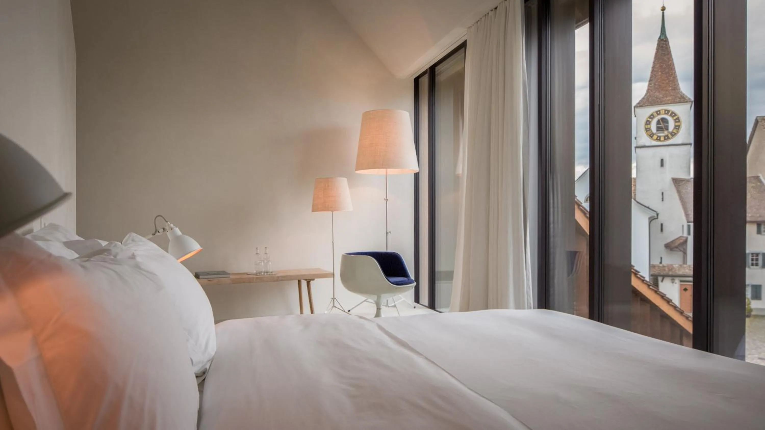 Bed in Hotel Krone Regensberg